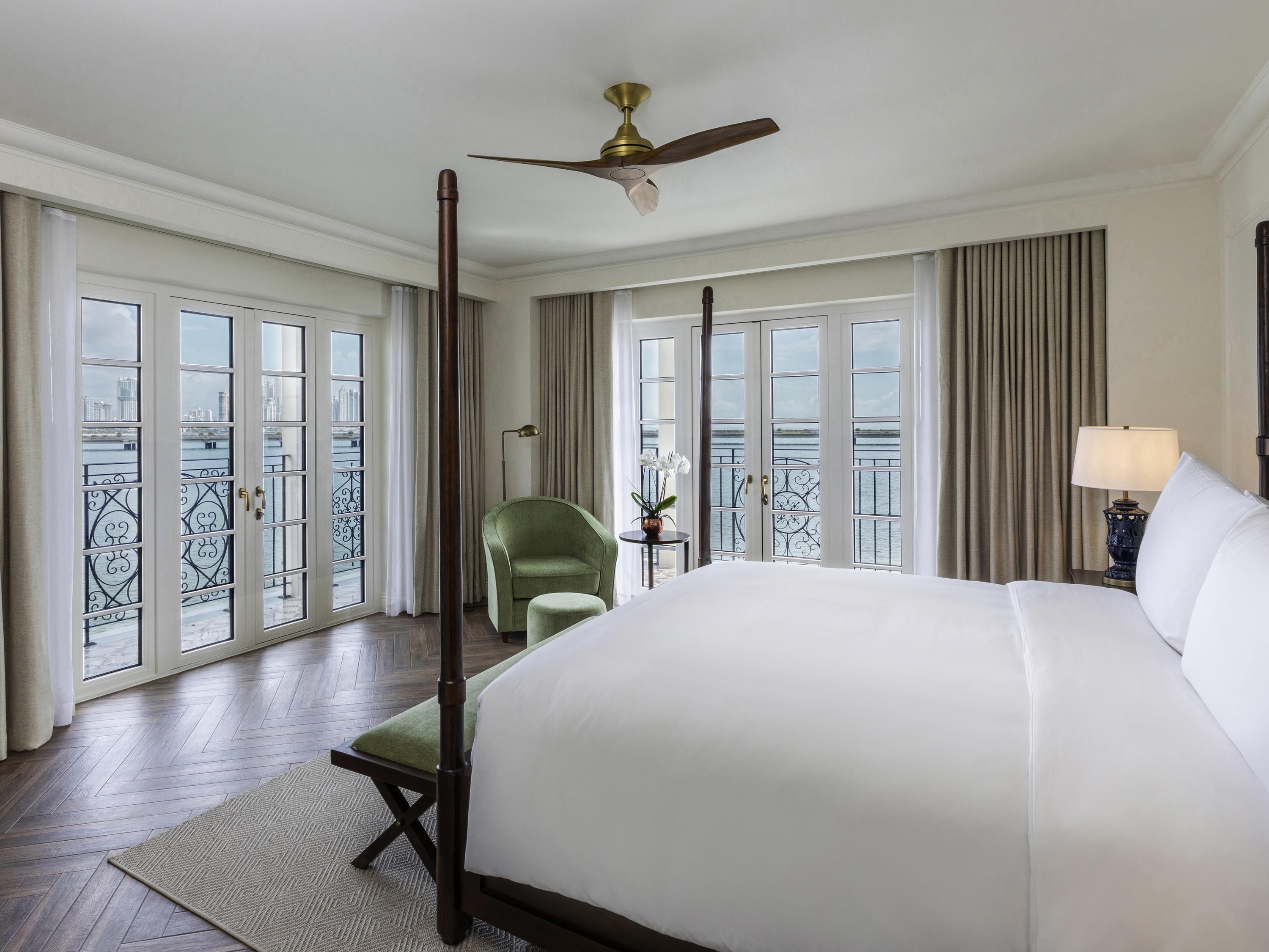 Suite Ocean Front King Bed