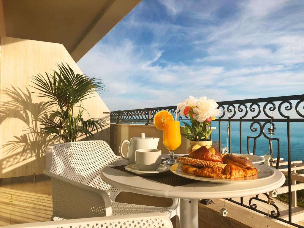 Junior Suite Side Sea View