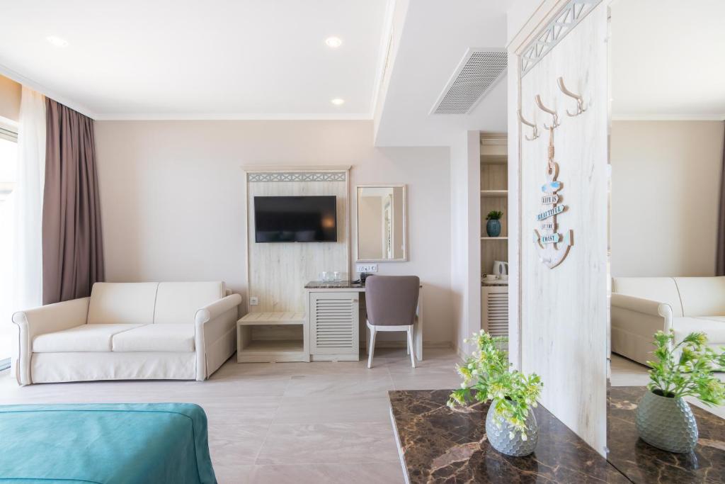 Junior Suite Side Sea View