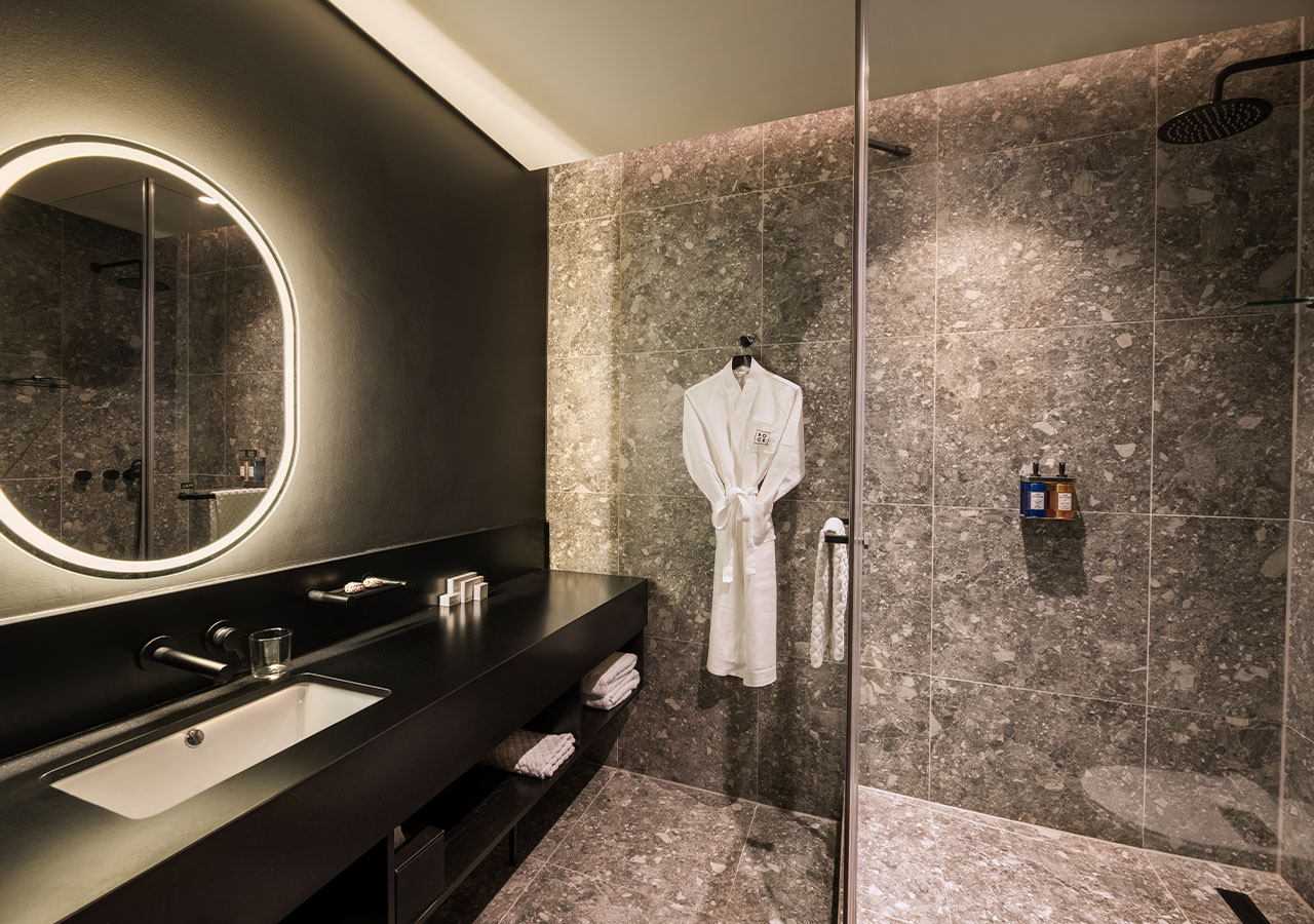 Suite Three Bedrooms Two Bathrooms