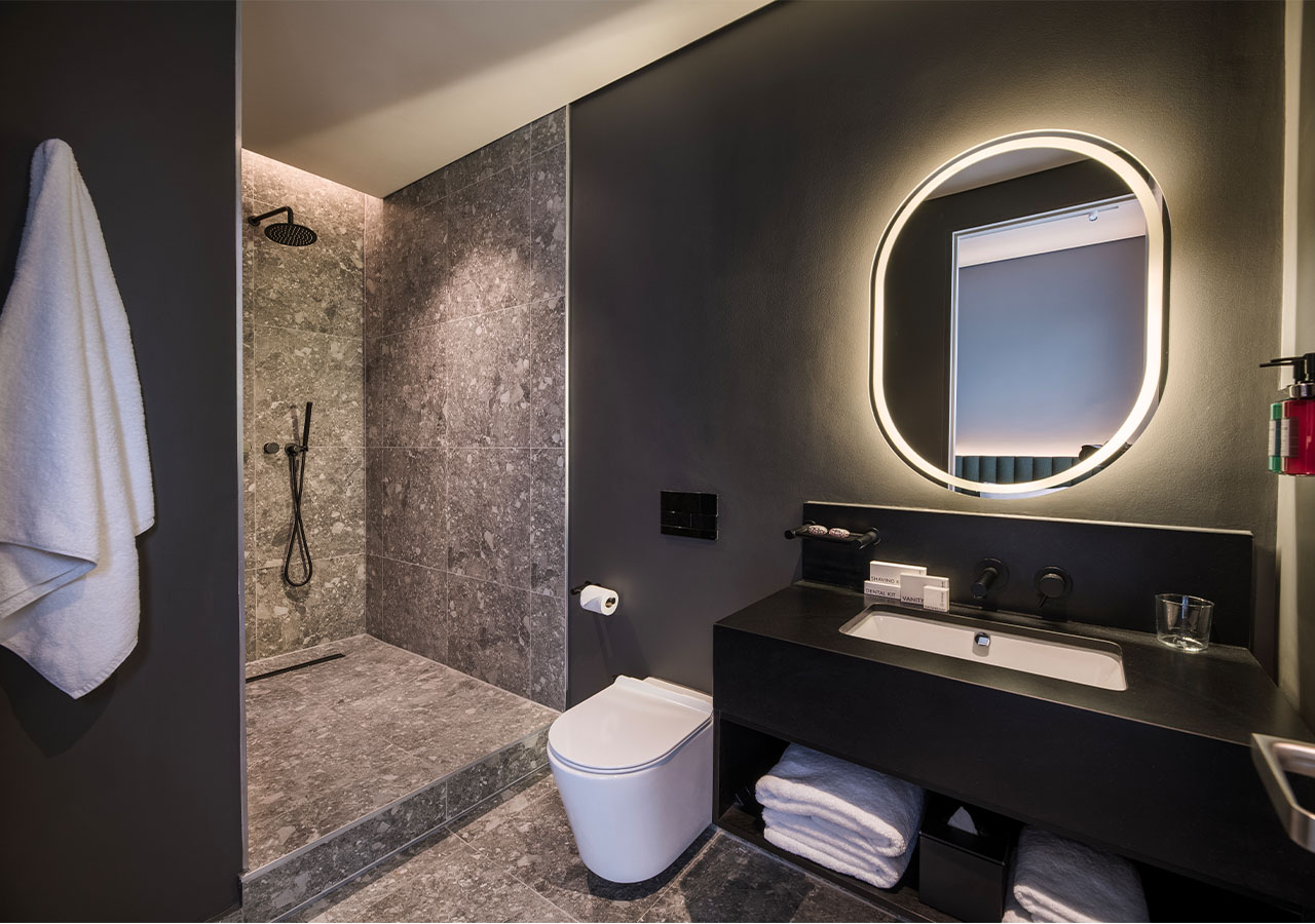 Suite Three Bedrooms Two Bathrooms