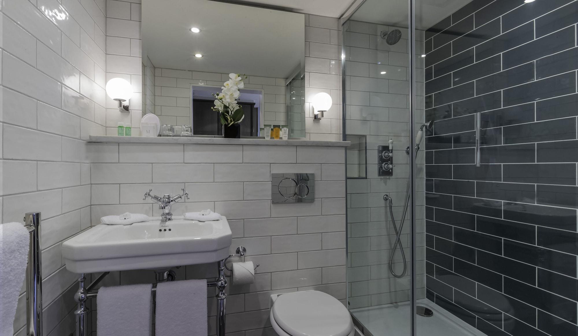 Suite Deluxe King Bed