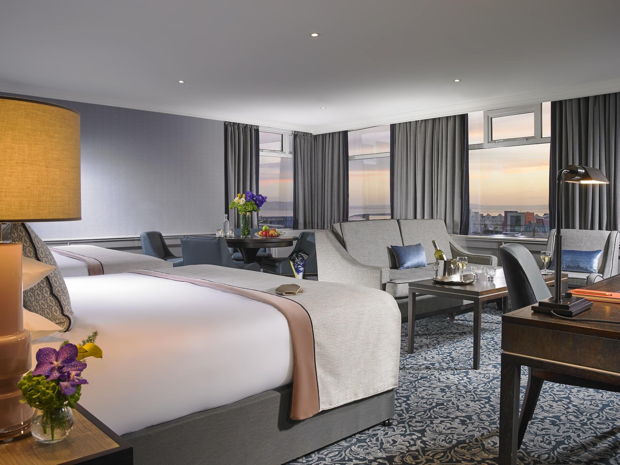 Suite Deluxe King Bed