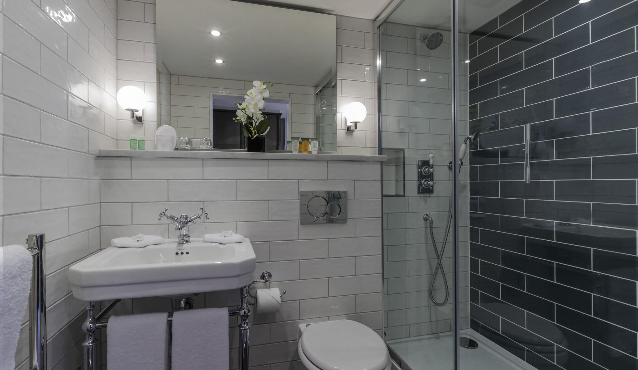 Double Deluxe King Bed