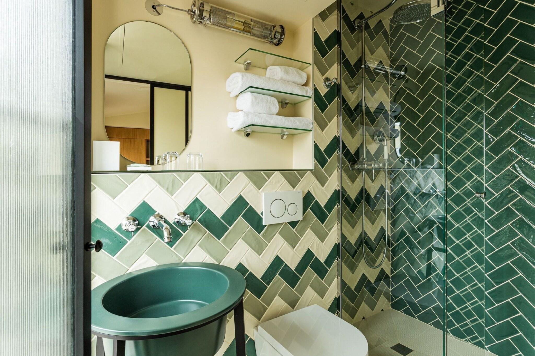 Double Queen Size Bed