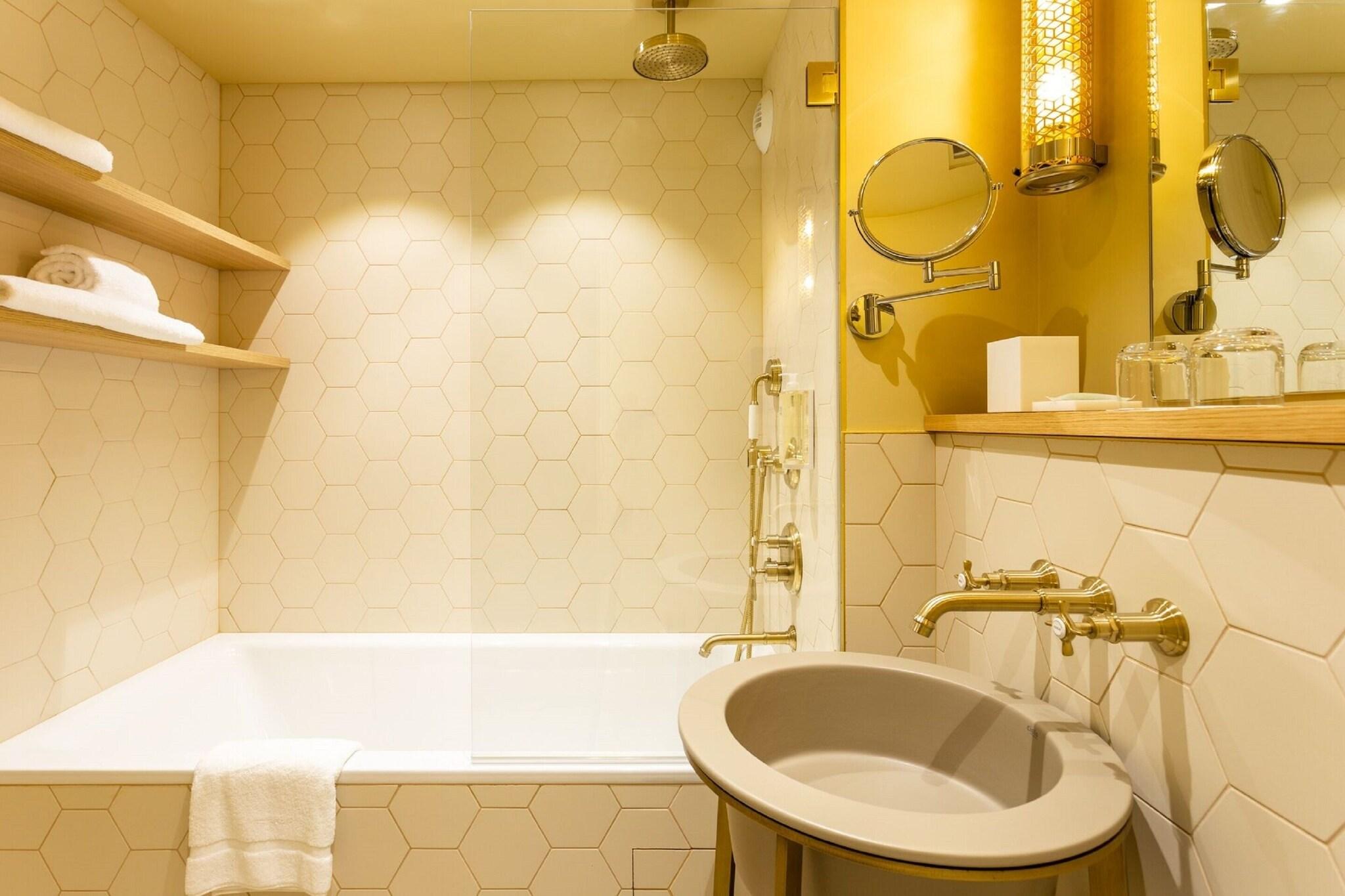 Double Club King Bed