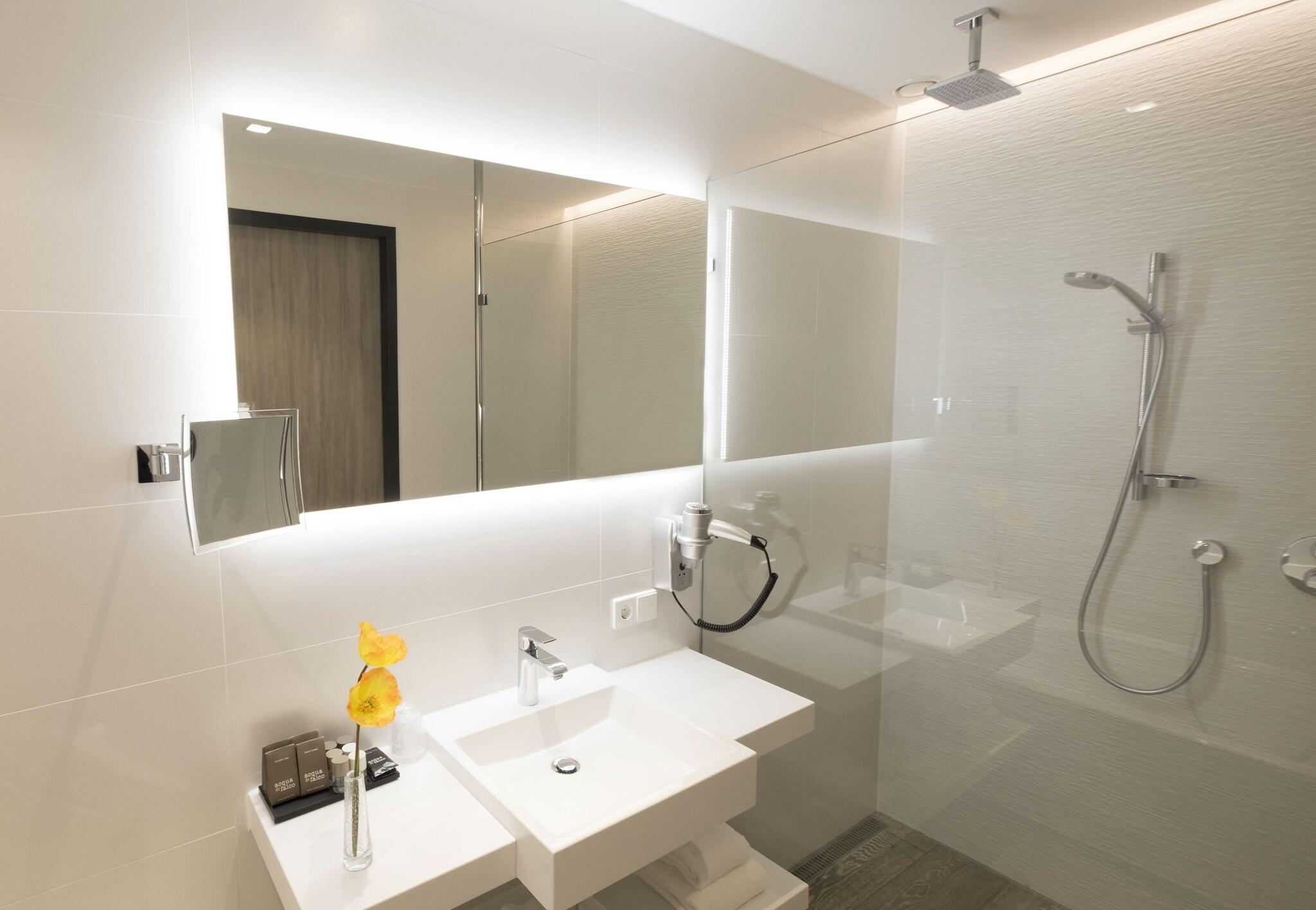 Double Deluxe King Bed