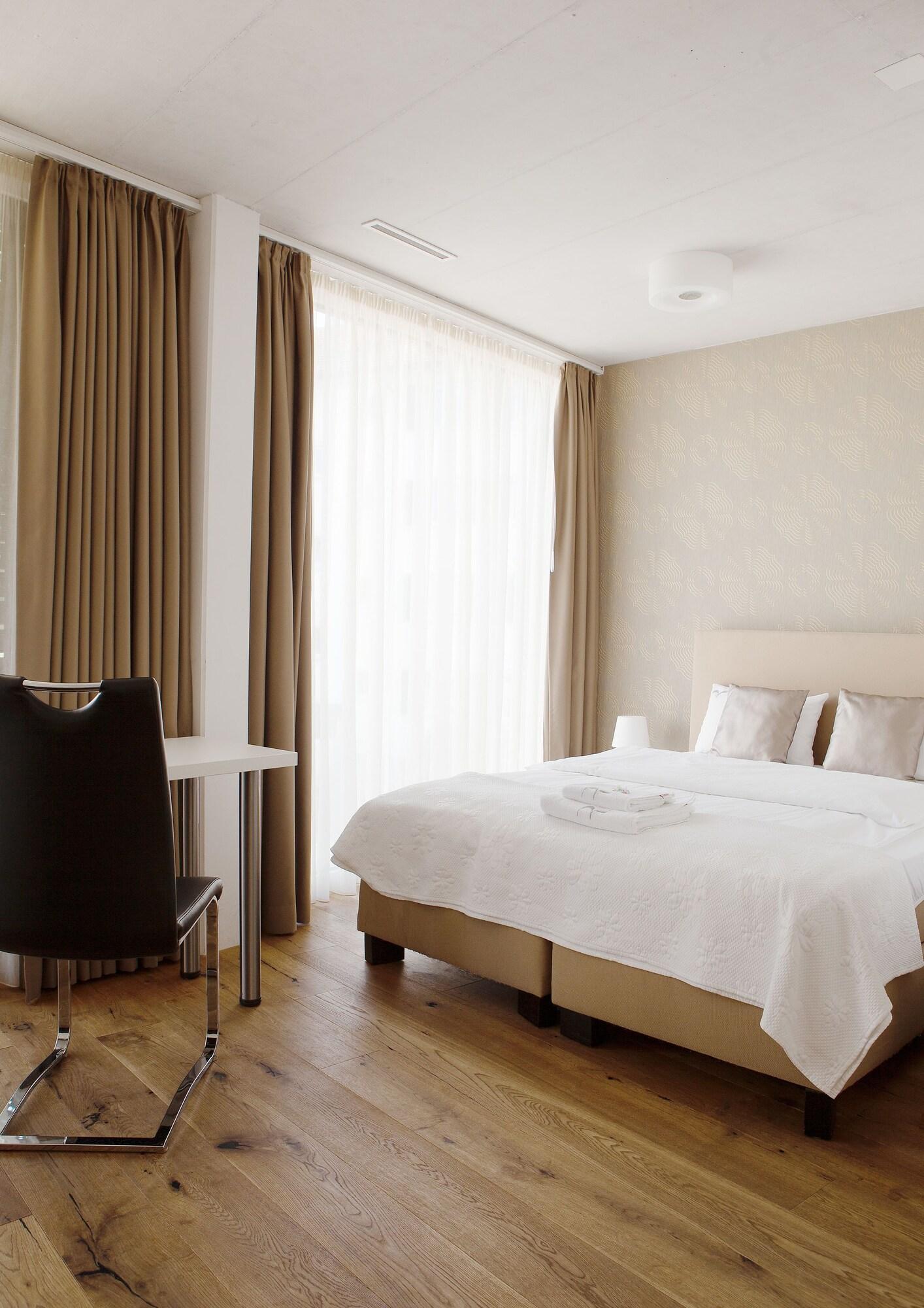 Apartment Queen Size Bed