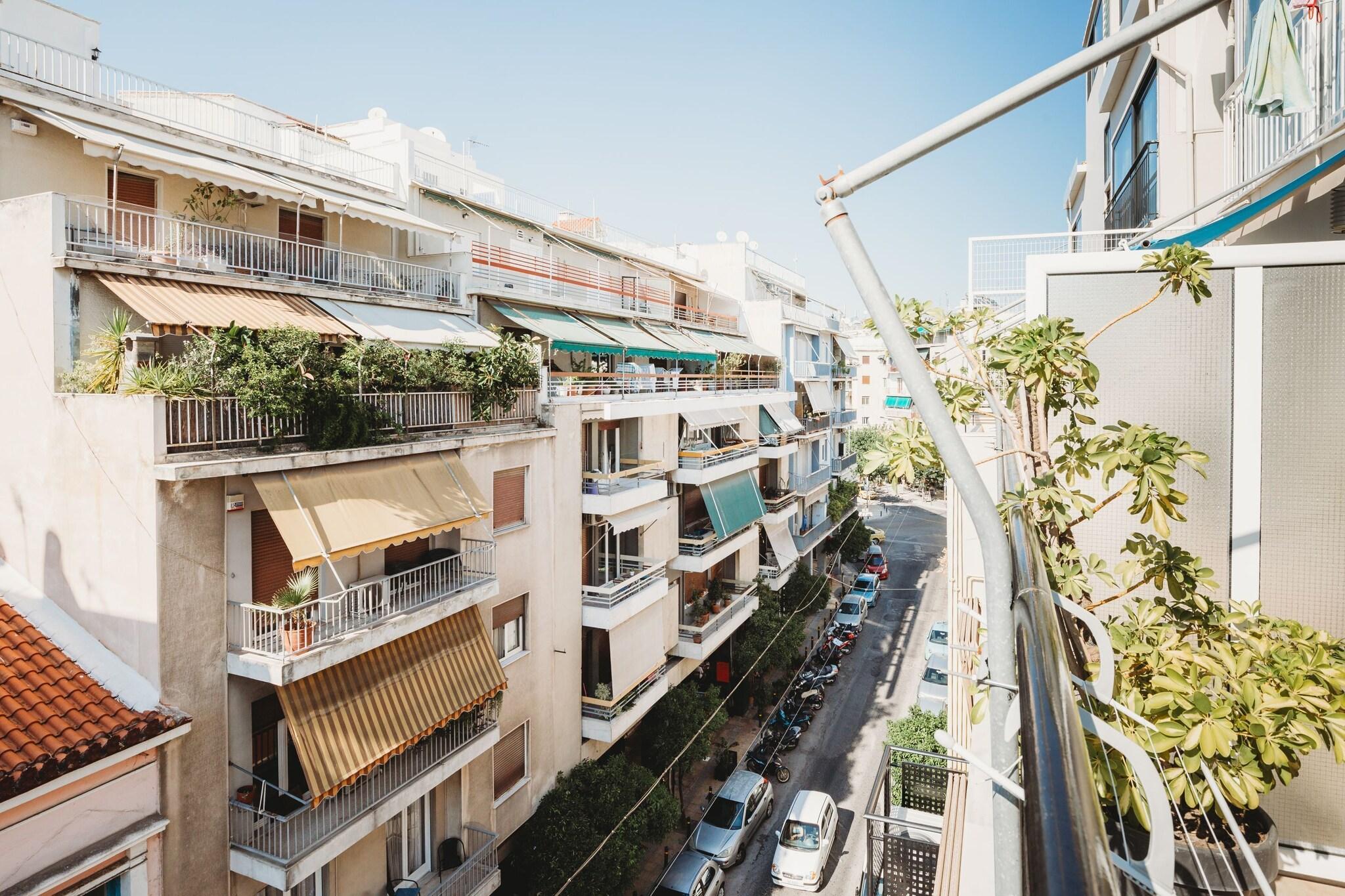 Family Room Queen Size Bed