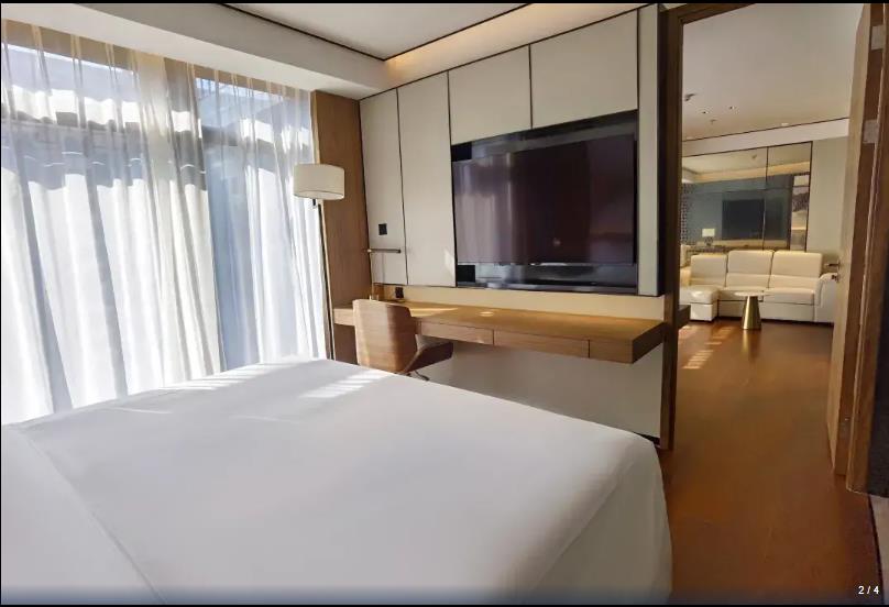 Suite Deluxe King Bed