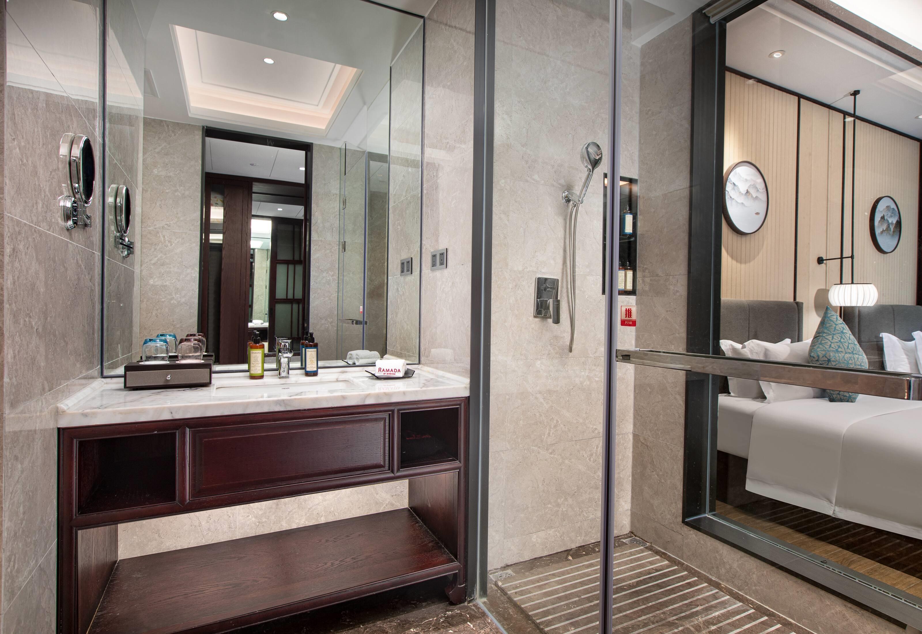 Twin Deluxe Mountain View