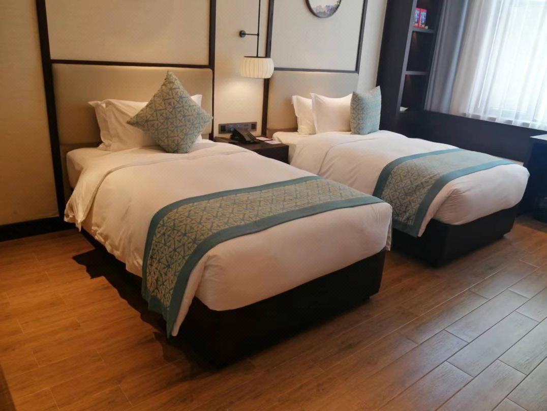 Twin Superior Mountain View