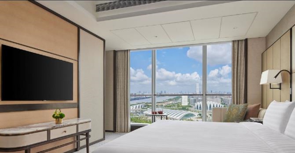 Suite Deluxe King Bed