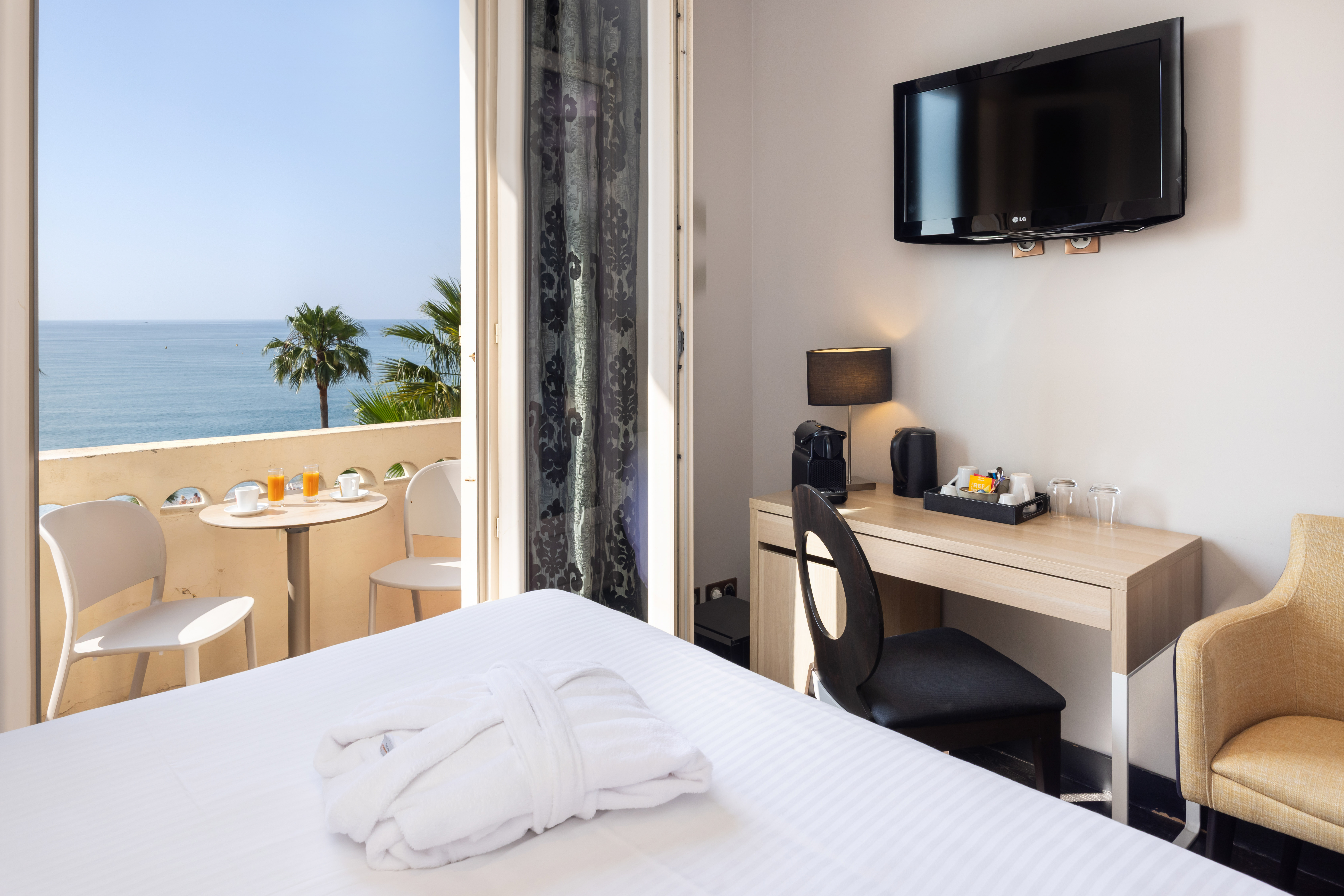 Double Deluxe Sea View with Balcony