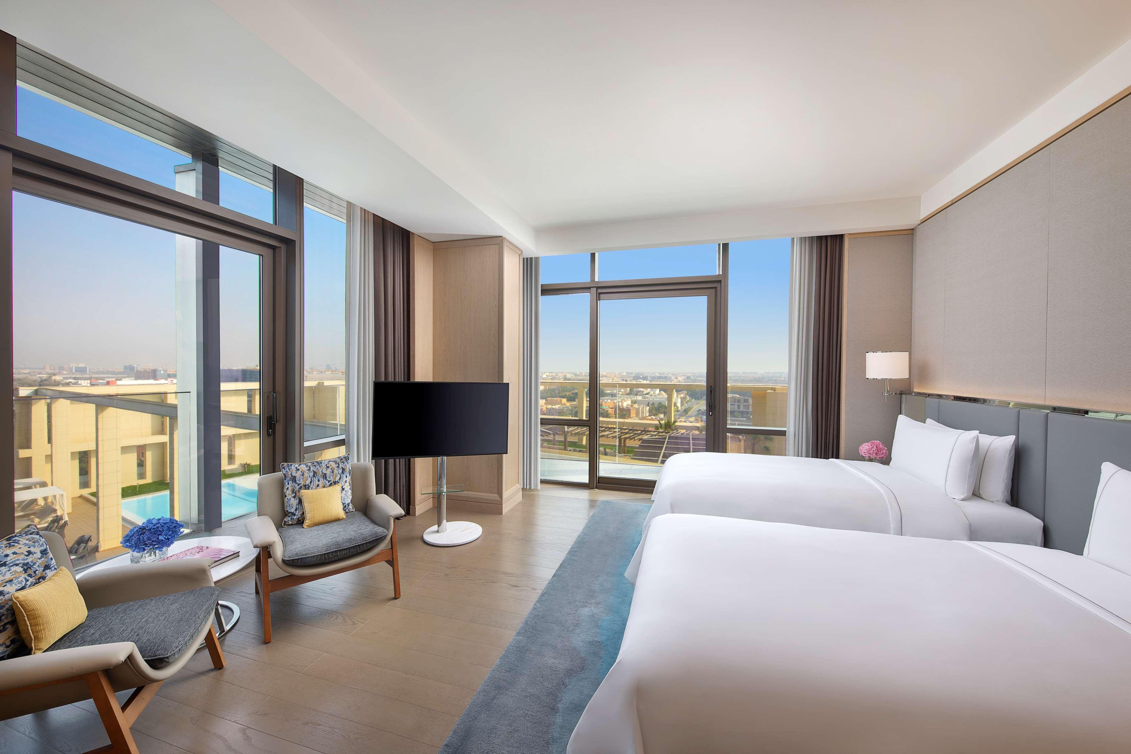 Suite City View King Bed