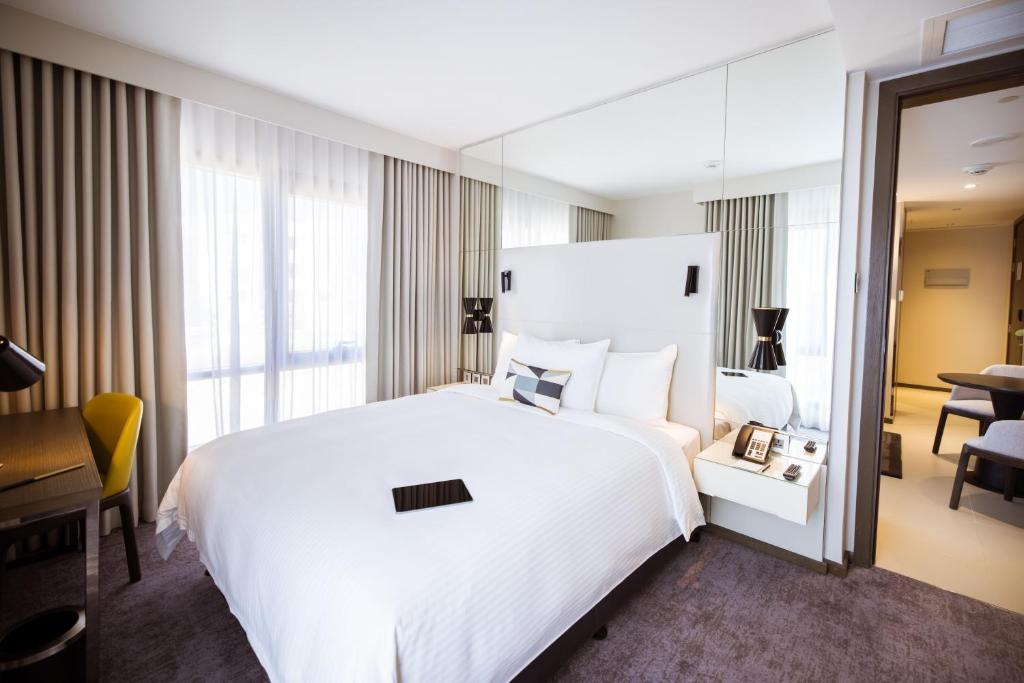 Suite Queen Size Bed