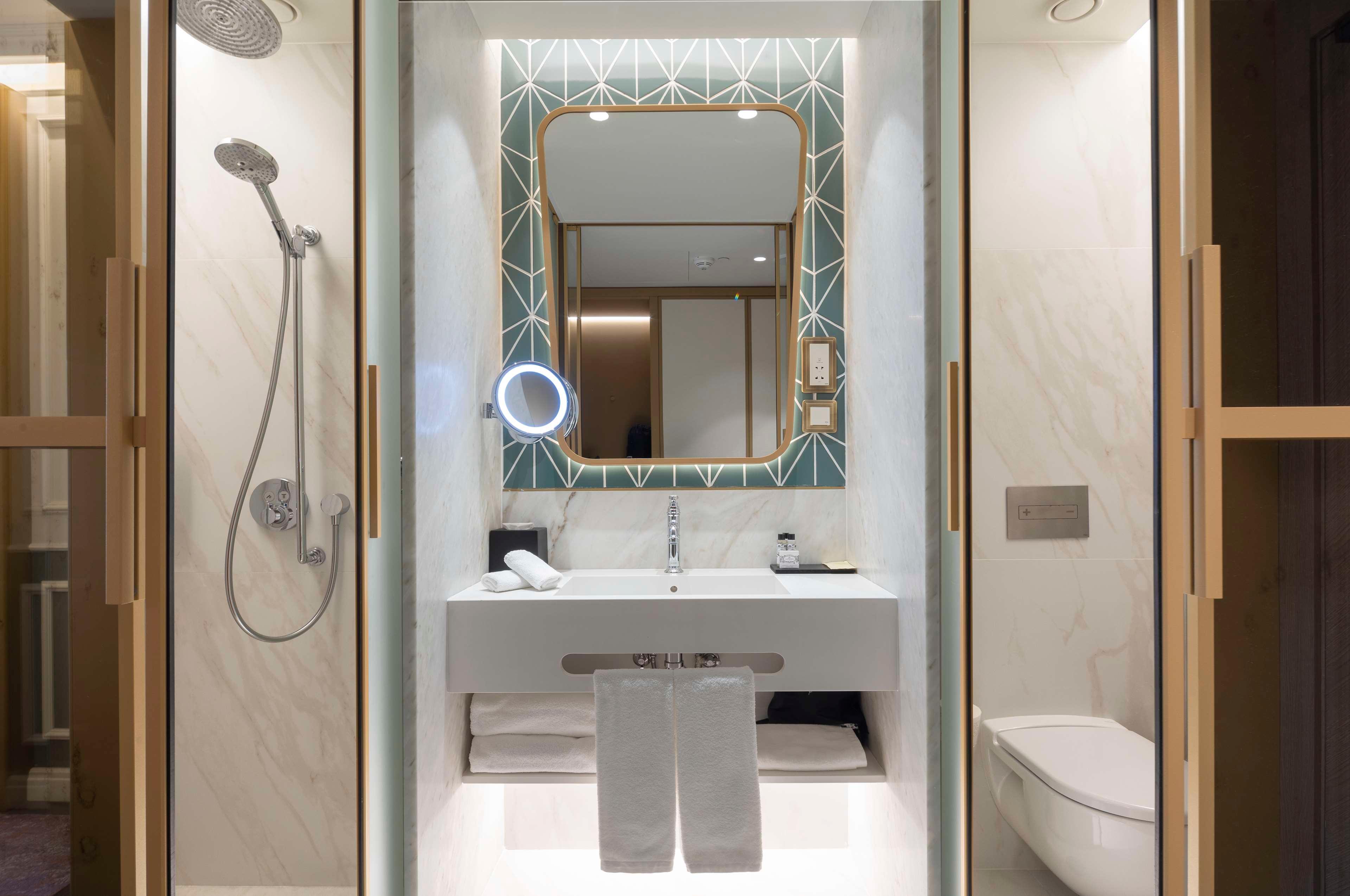 Double Guest Room King Bed