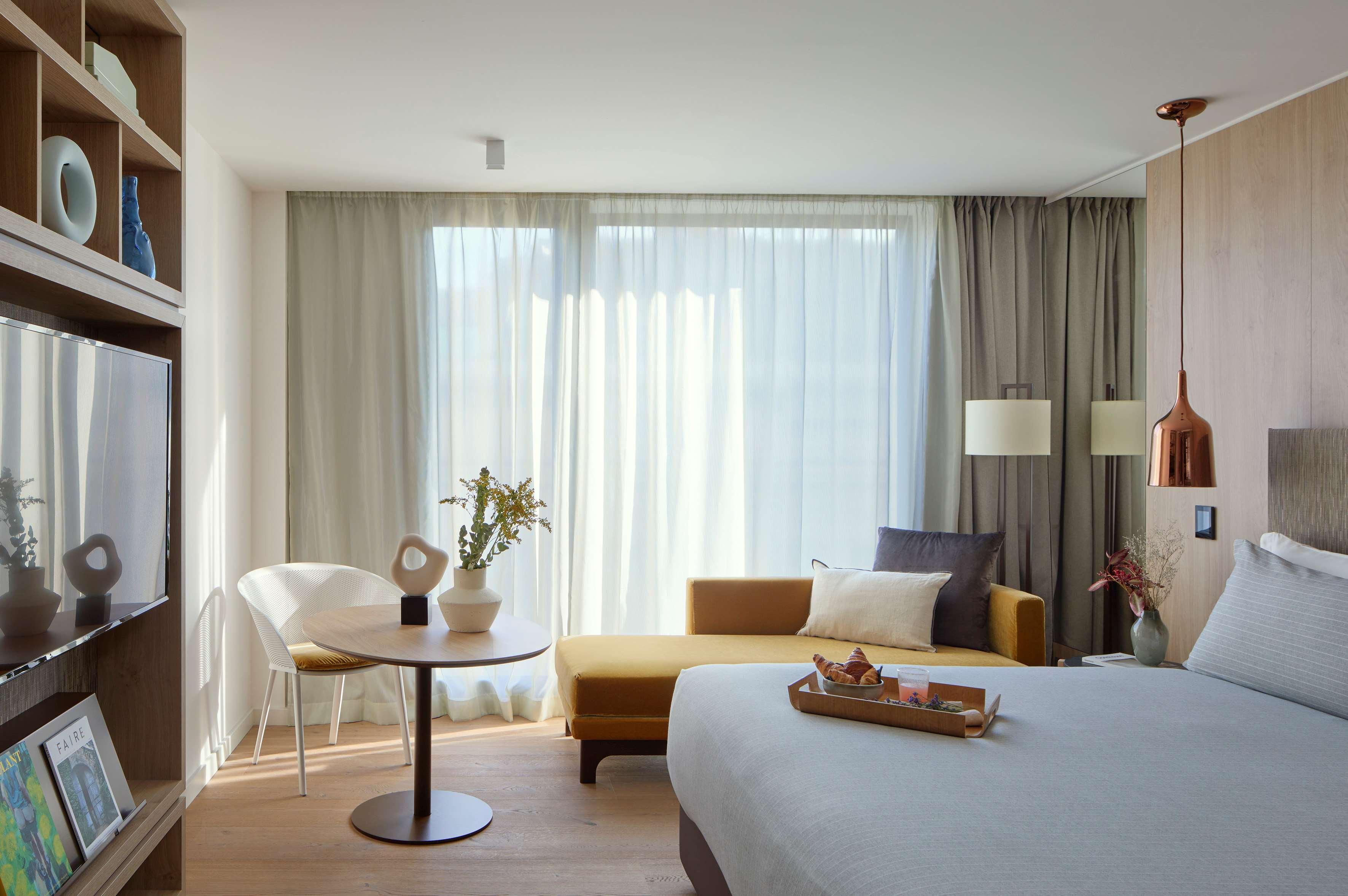 Room Connecting Room