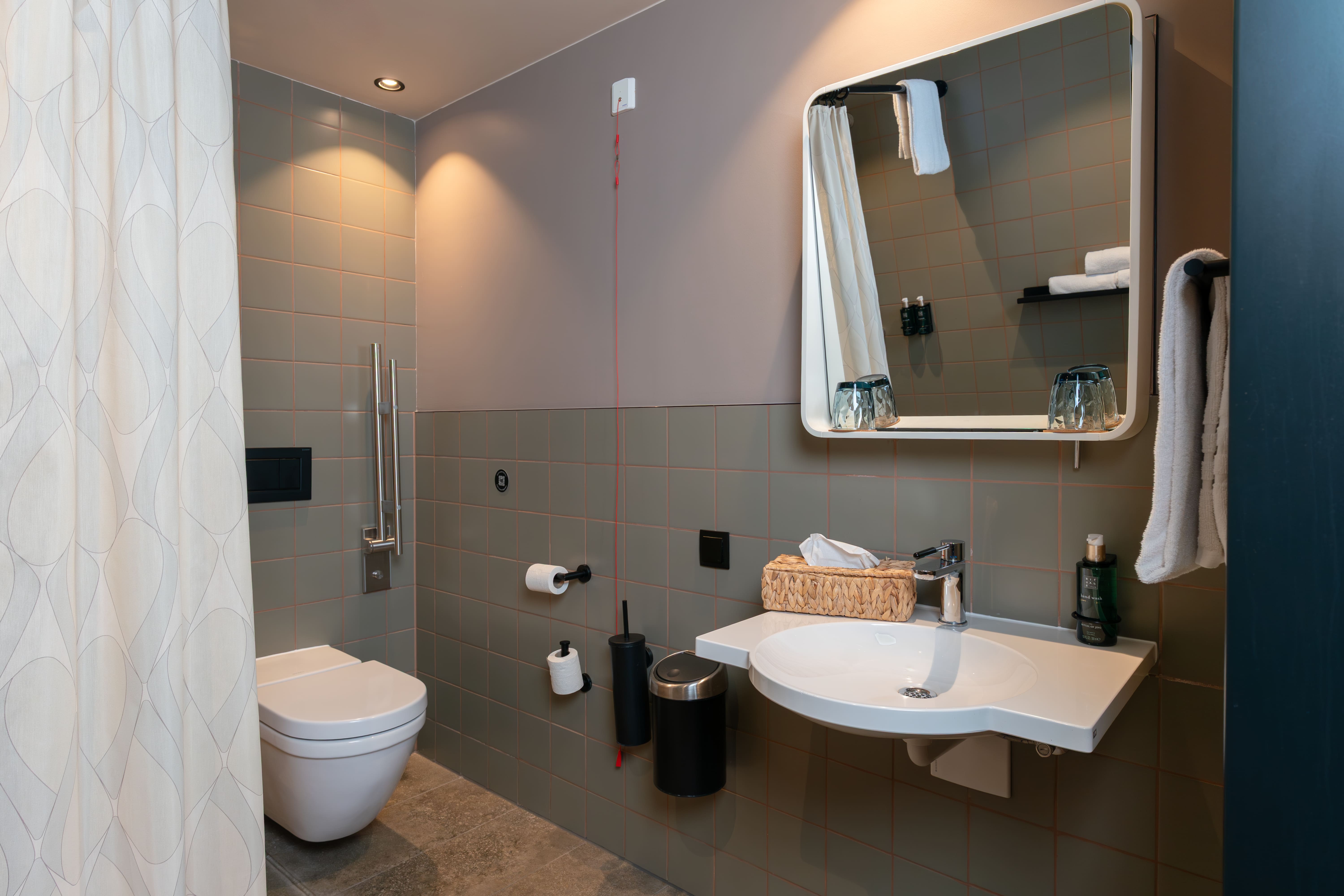 Twin One Bedroom Accessible
