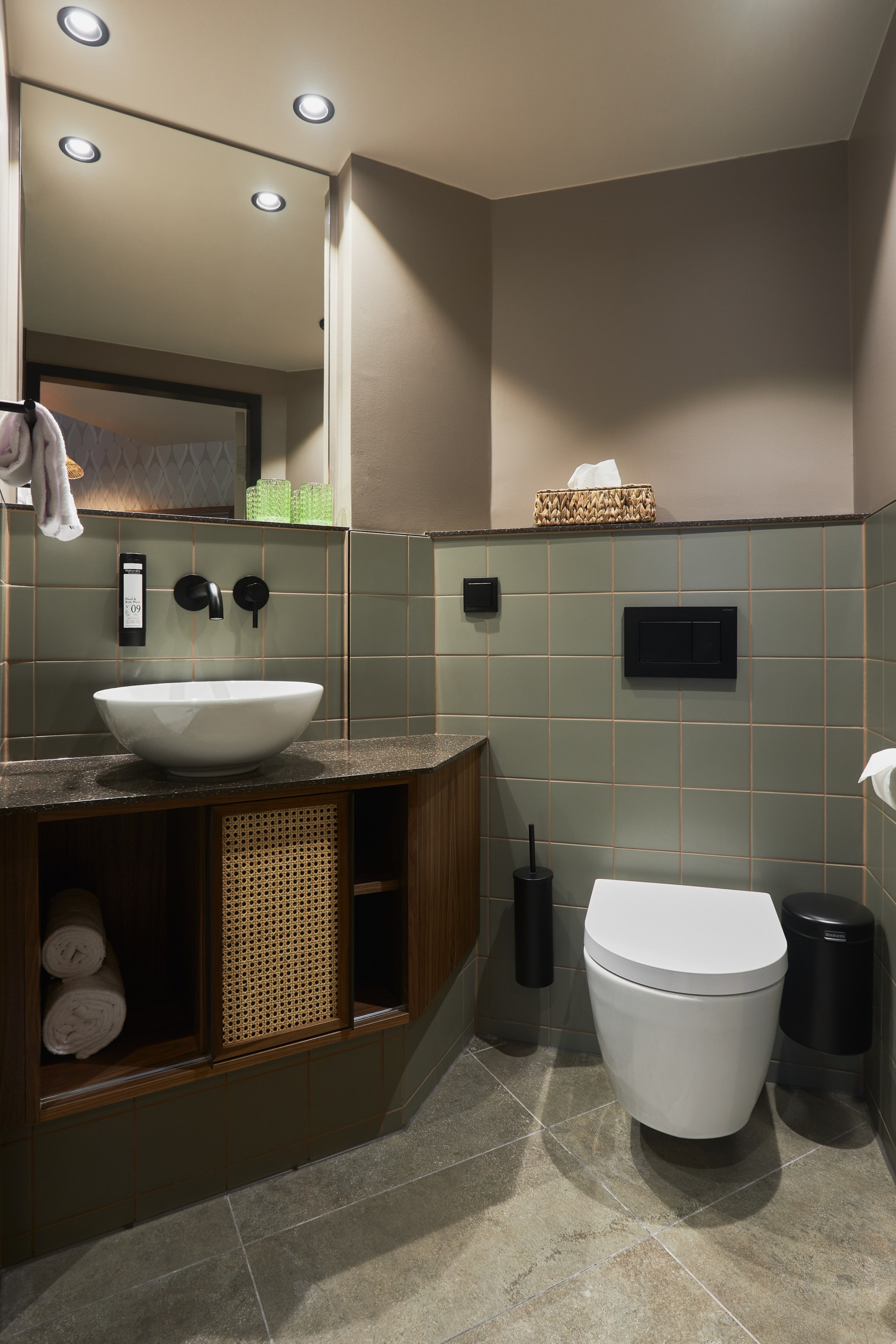 Double Deluxe One Bed