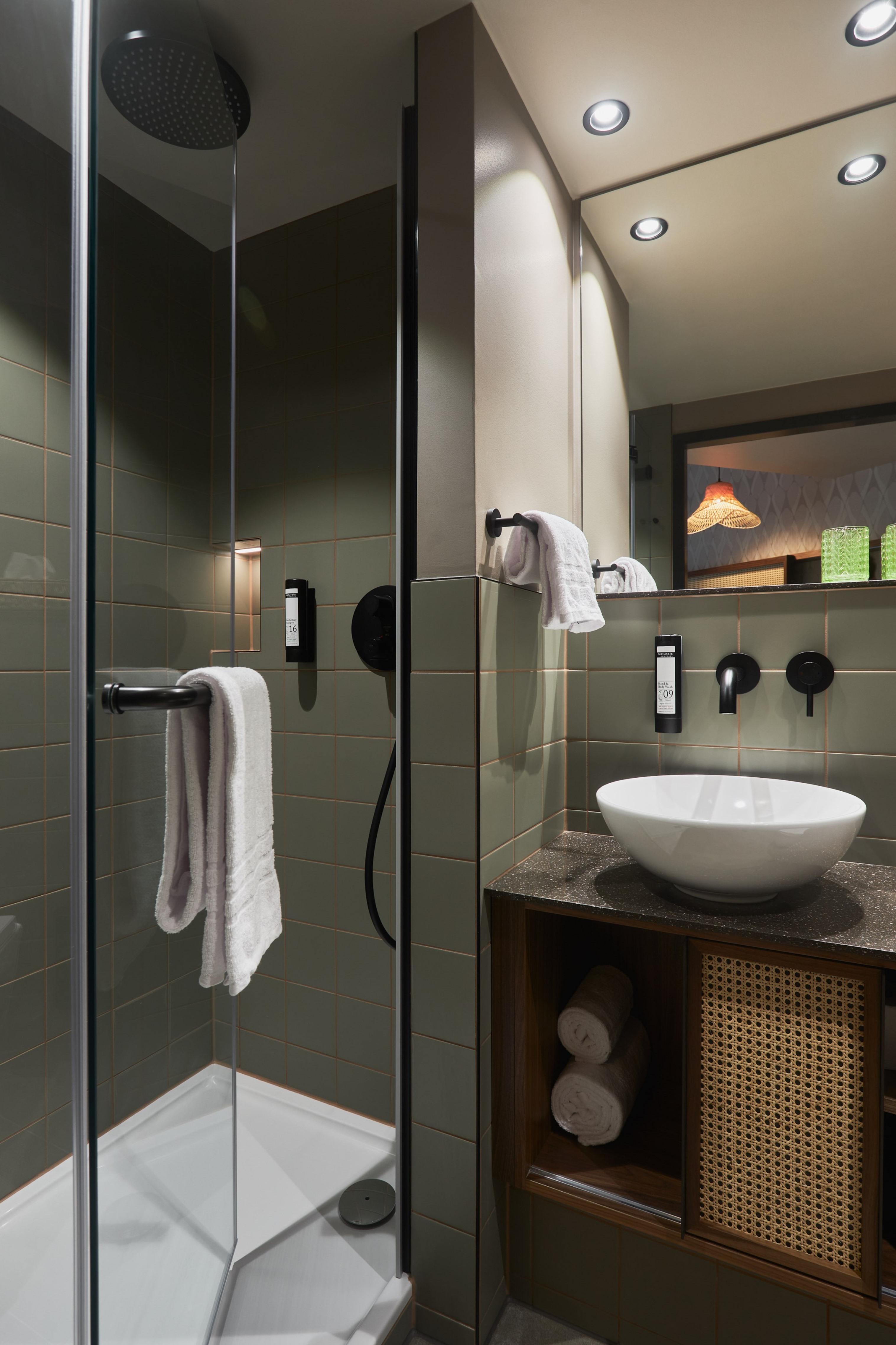 Double Deluxe One Bed