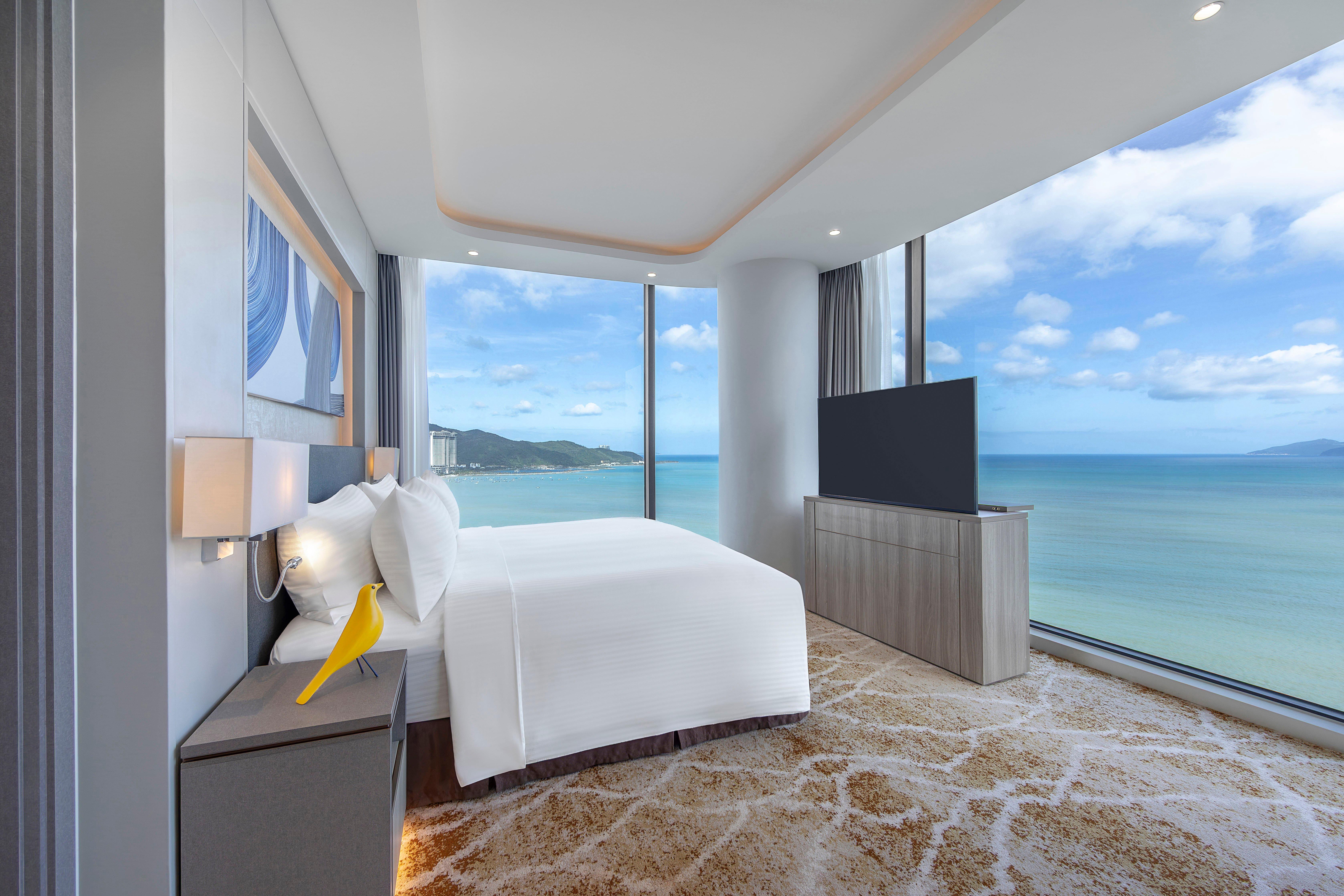 Suite Ocean View King Bed