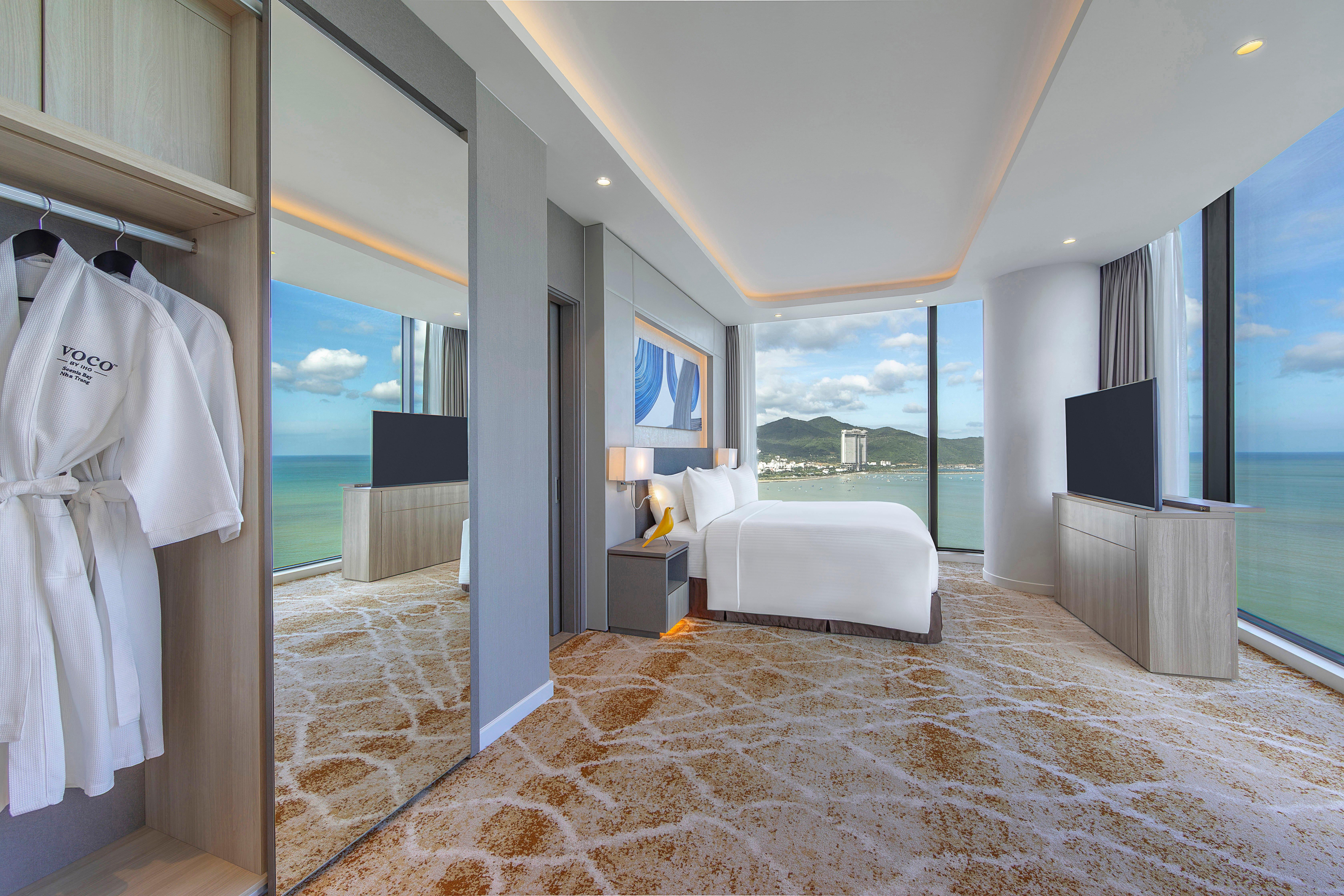 Suite Ocean View King Bed