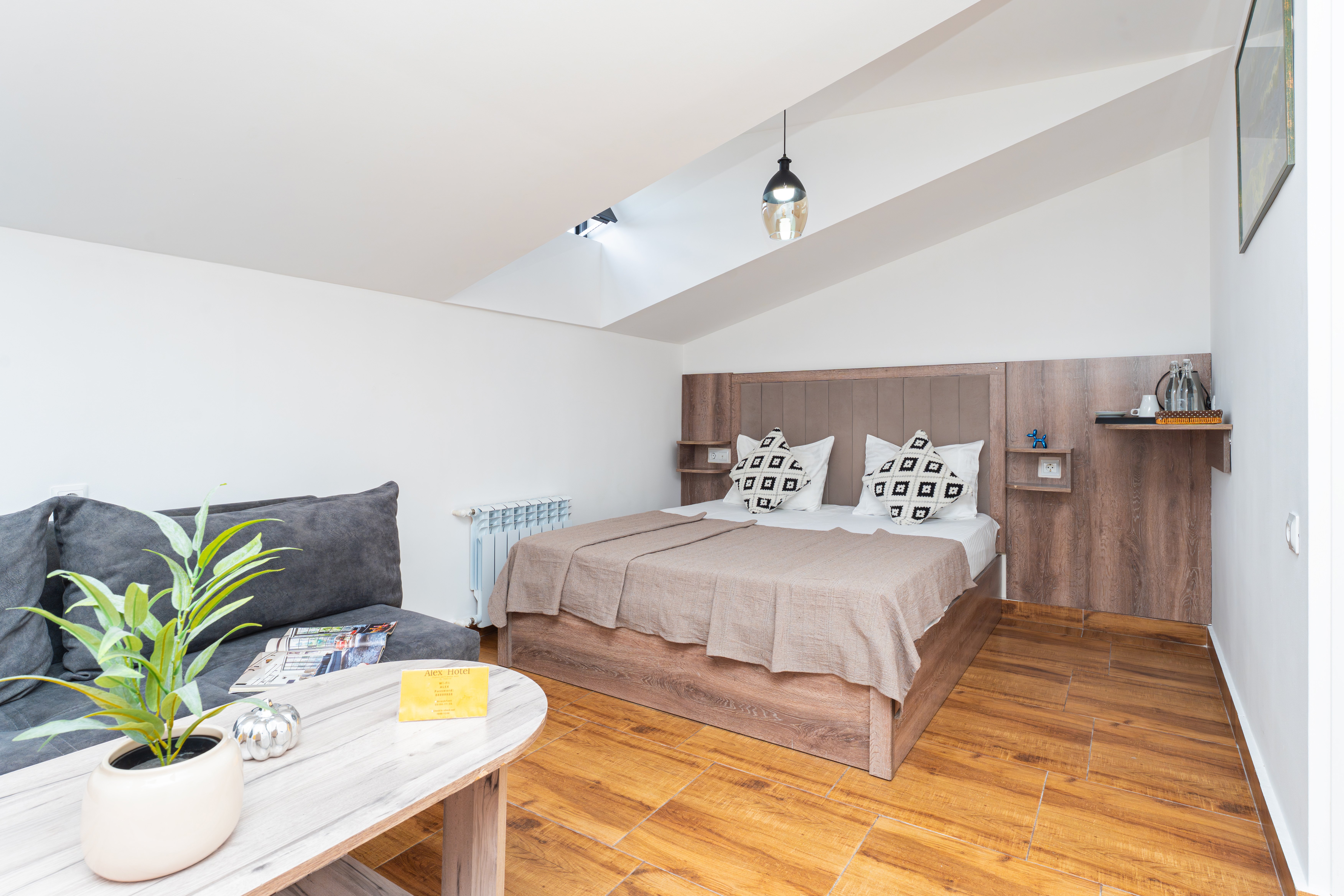 Double Deluxe One Bed