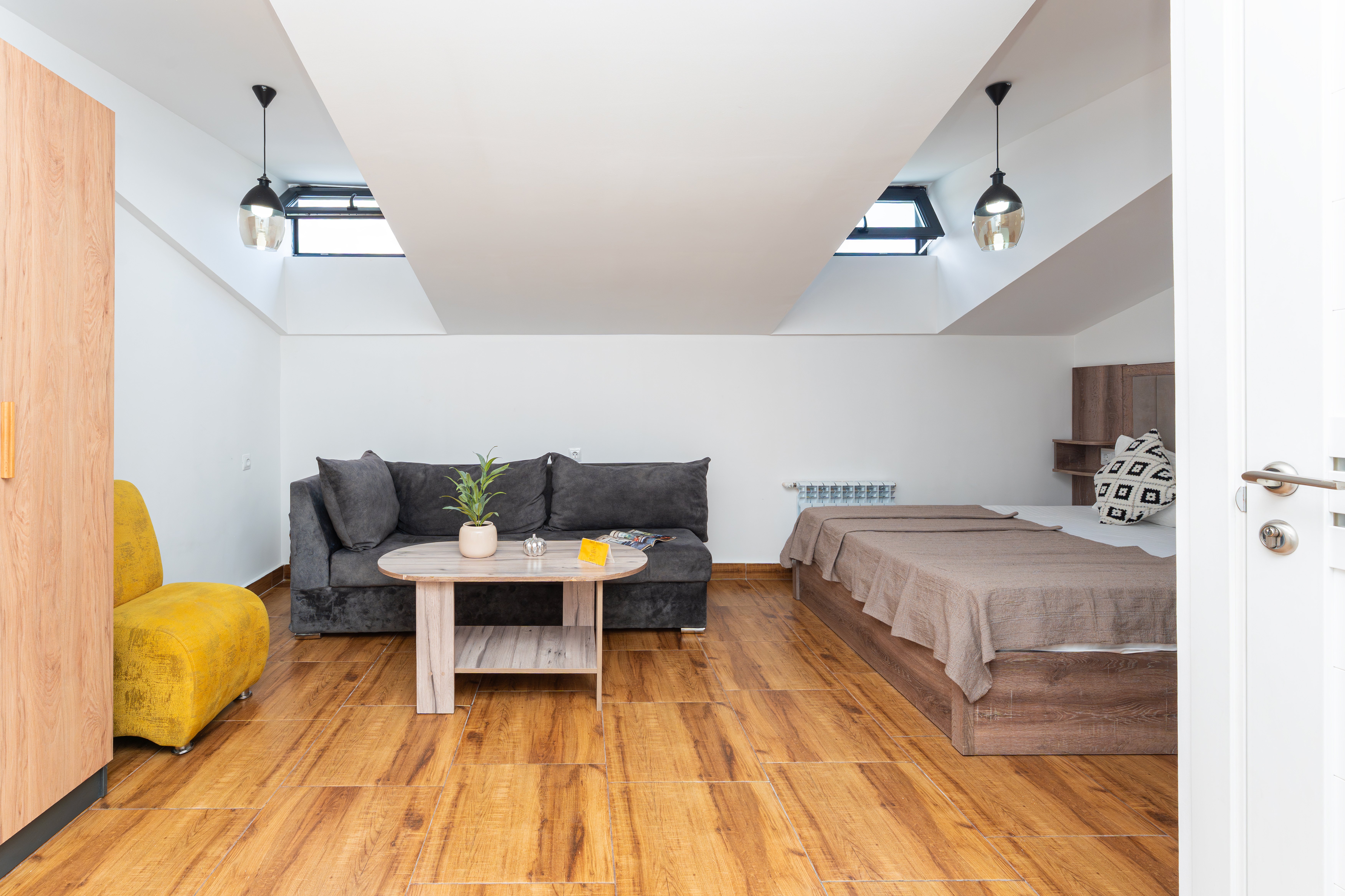 Double Deluxe One Bed