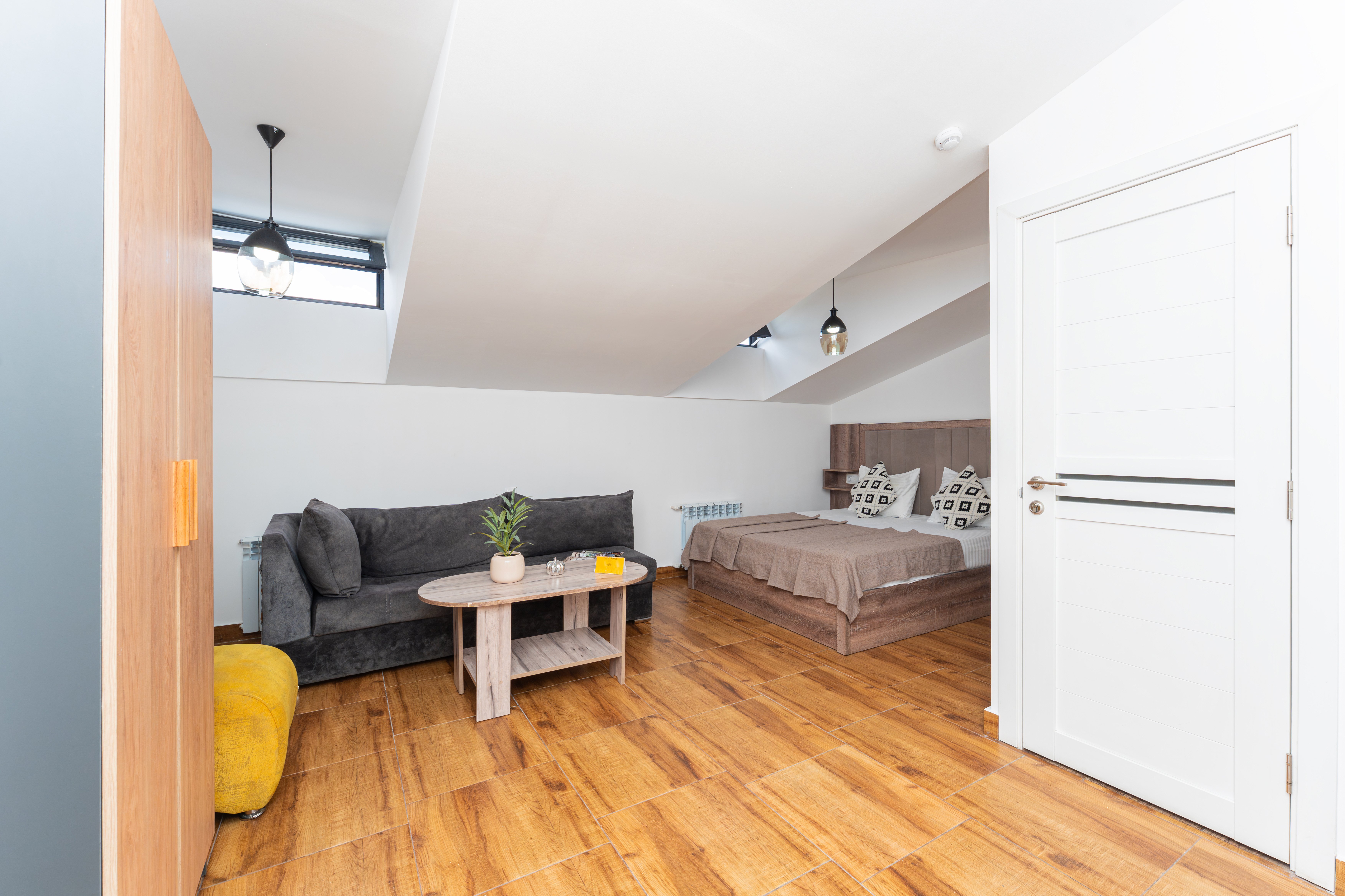 Double Deluxe One Bed