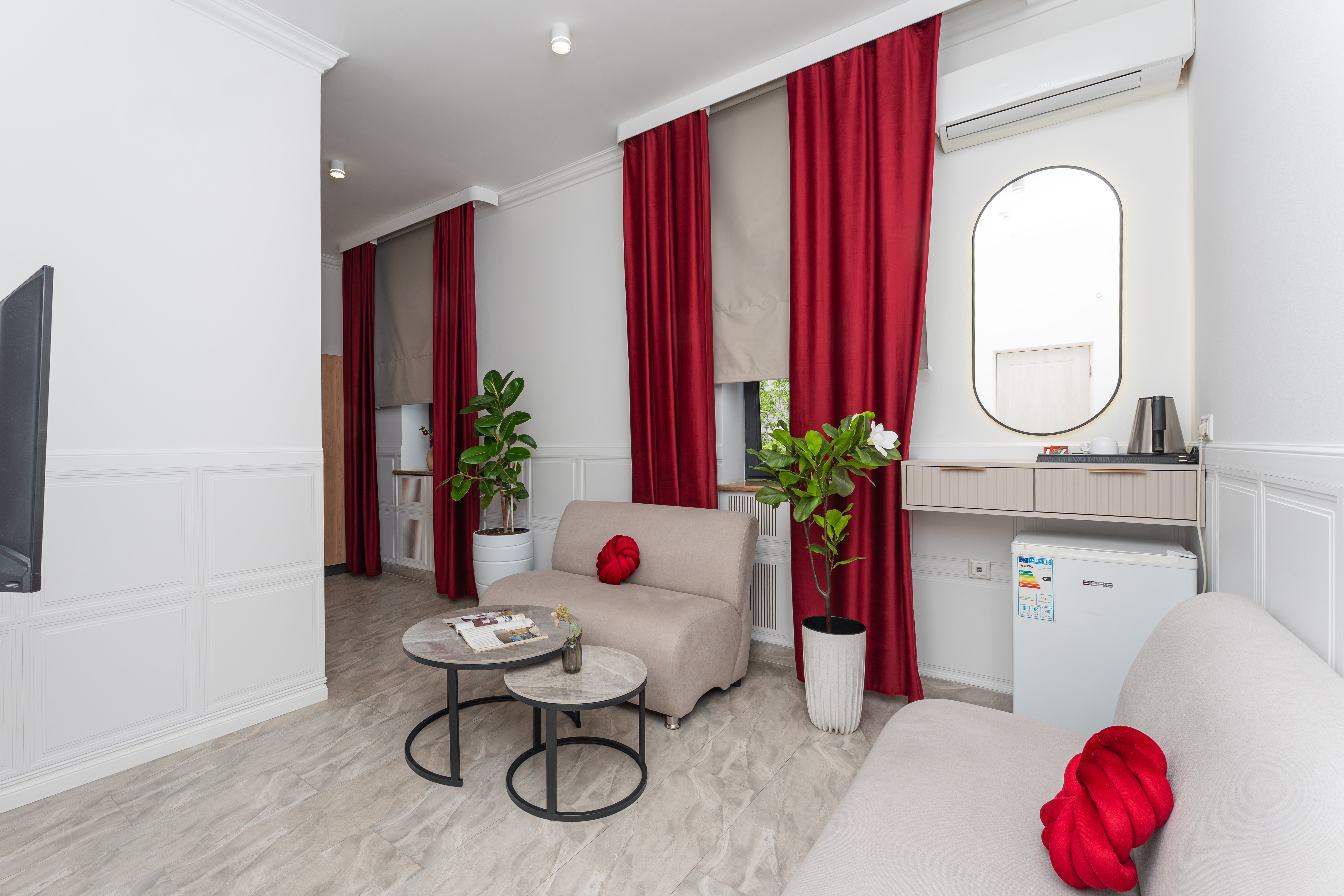 Double Deluxe One Bed