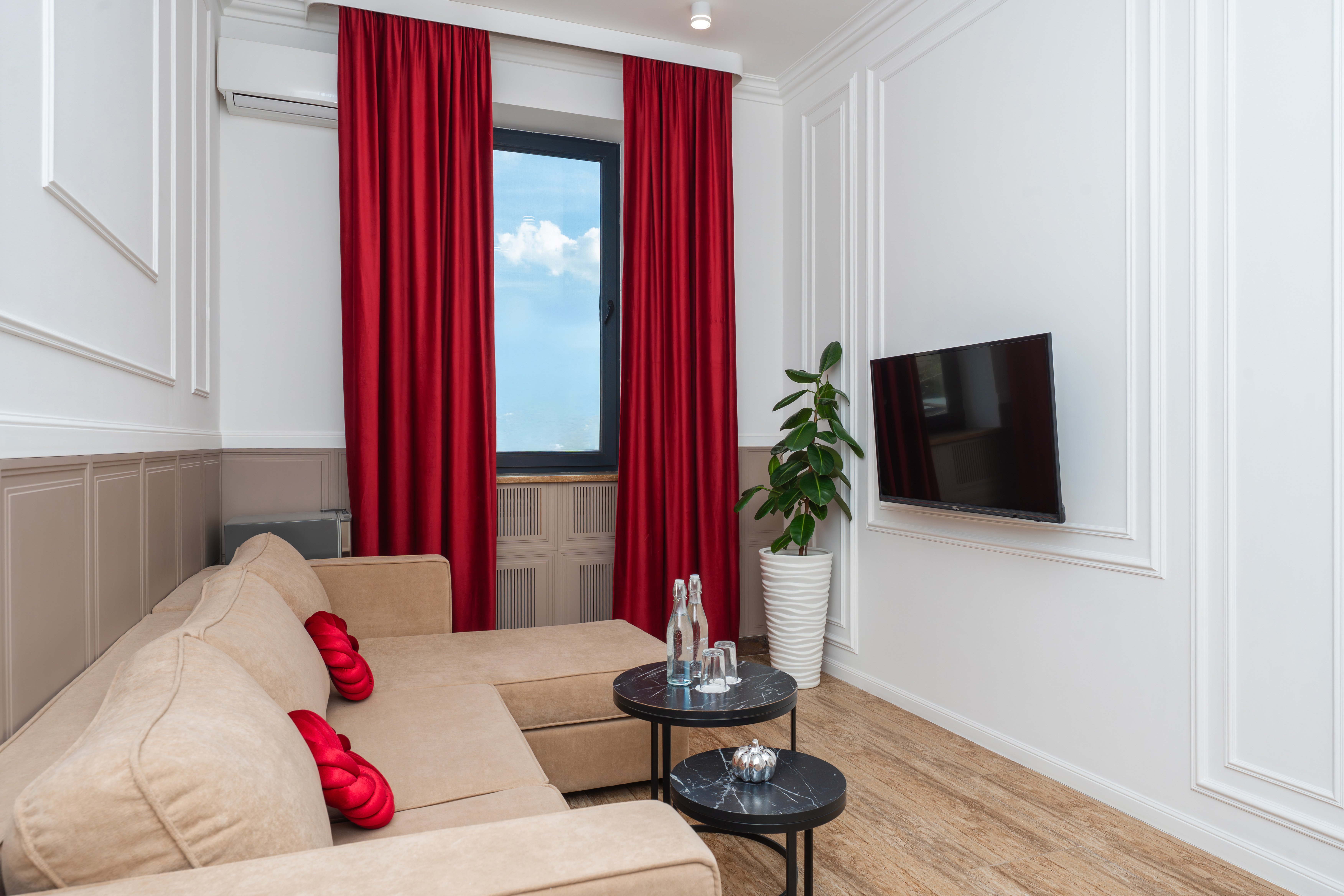 Double Deluxe One Bed