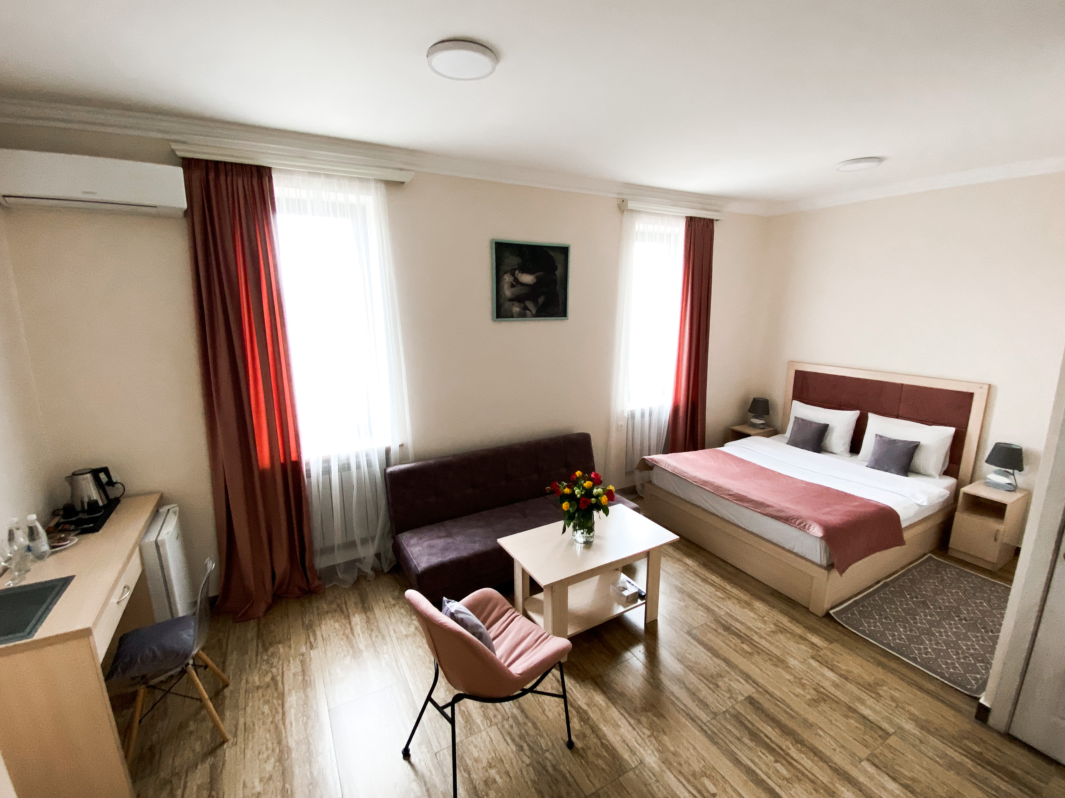 Double Deluxe One Bed