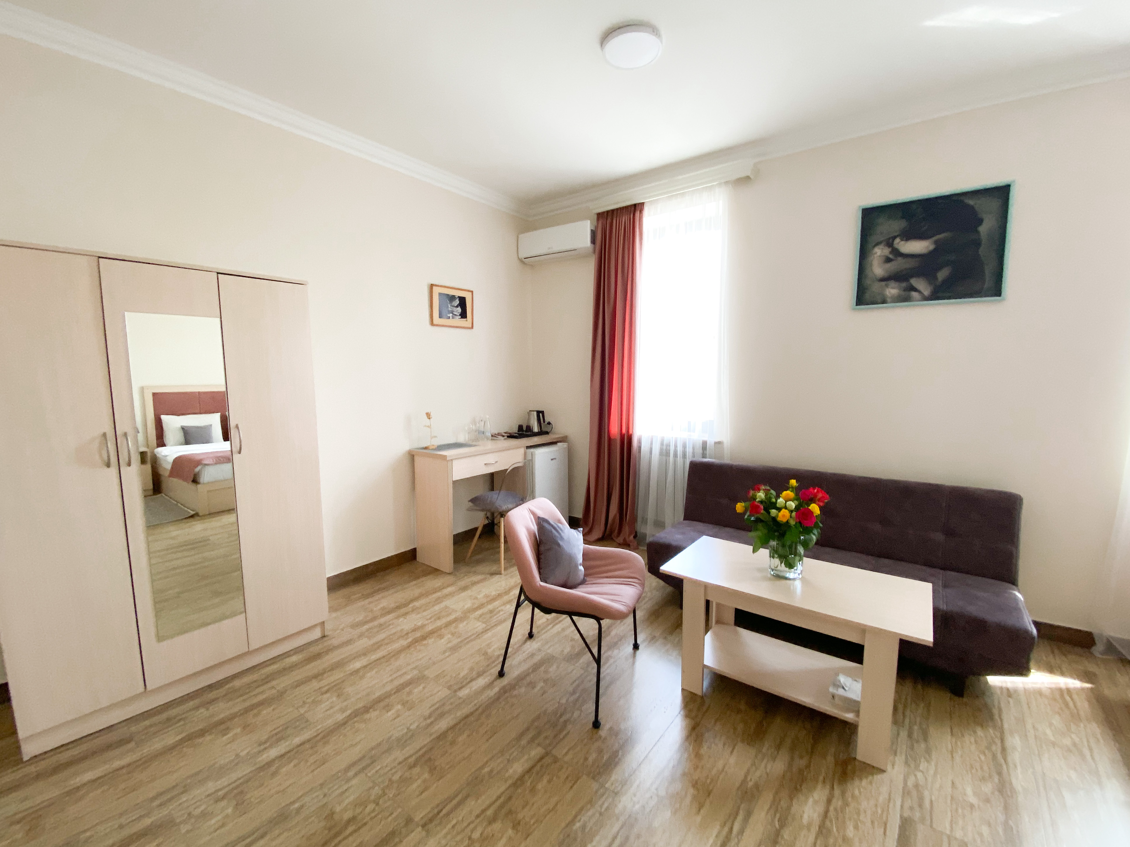 Double Deluxe One Bed