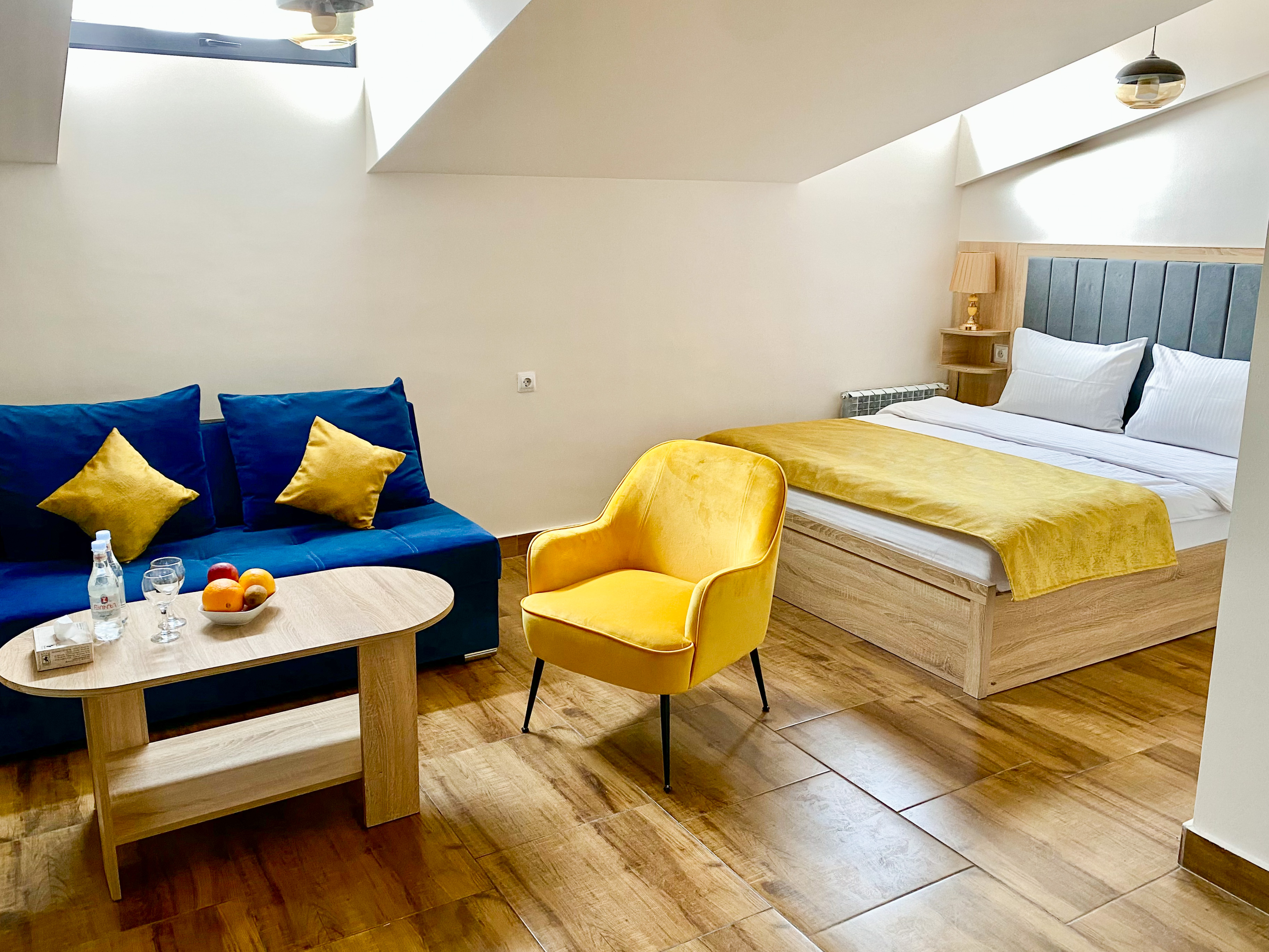 Double Deluxe One Bed