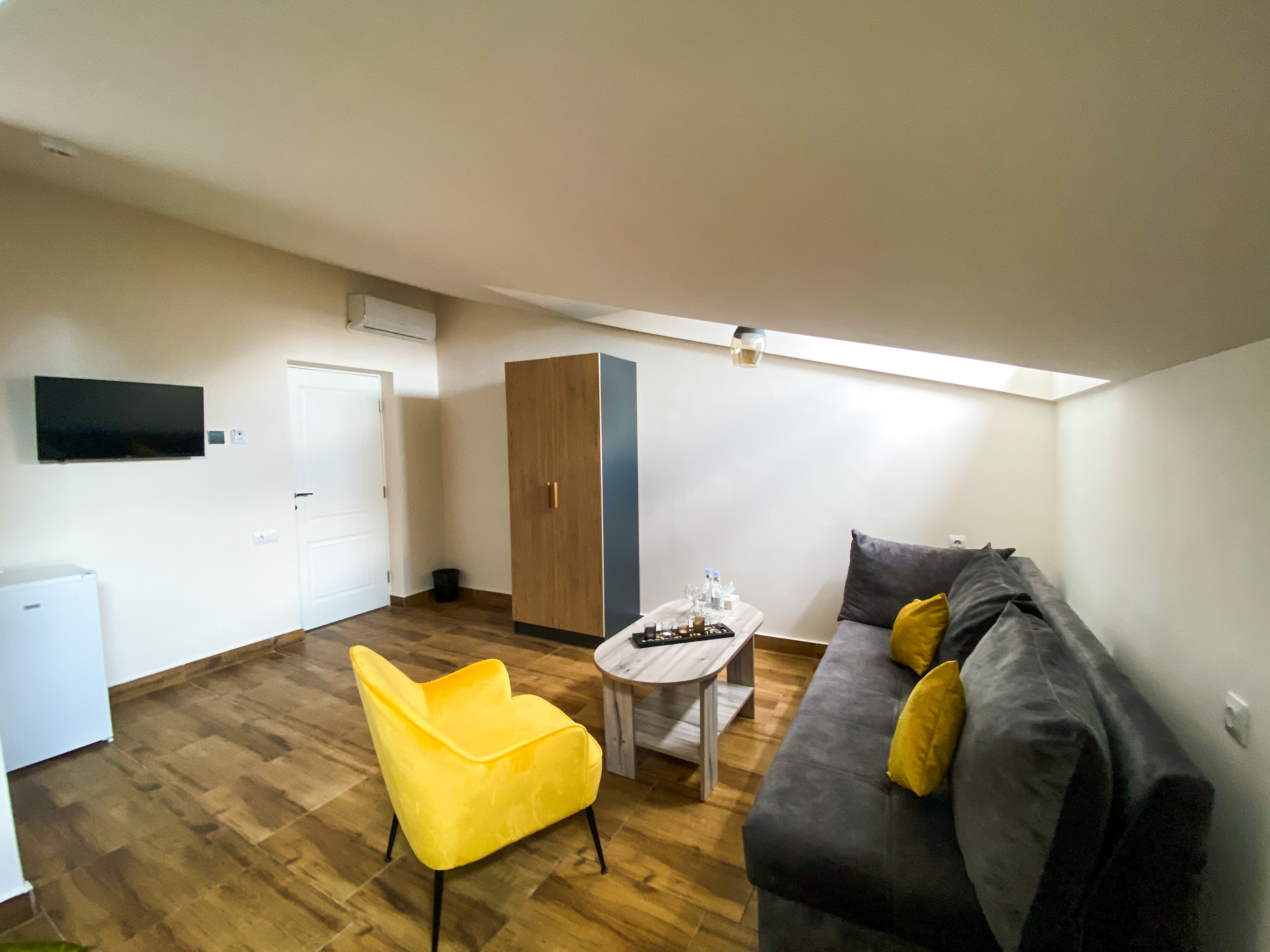 Double Deluxe One Bed