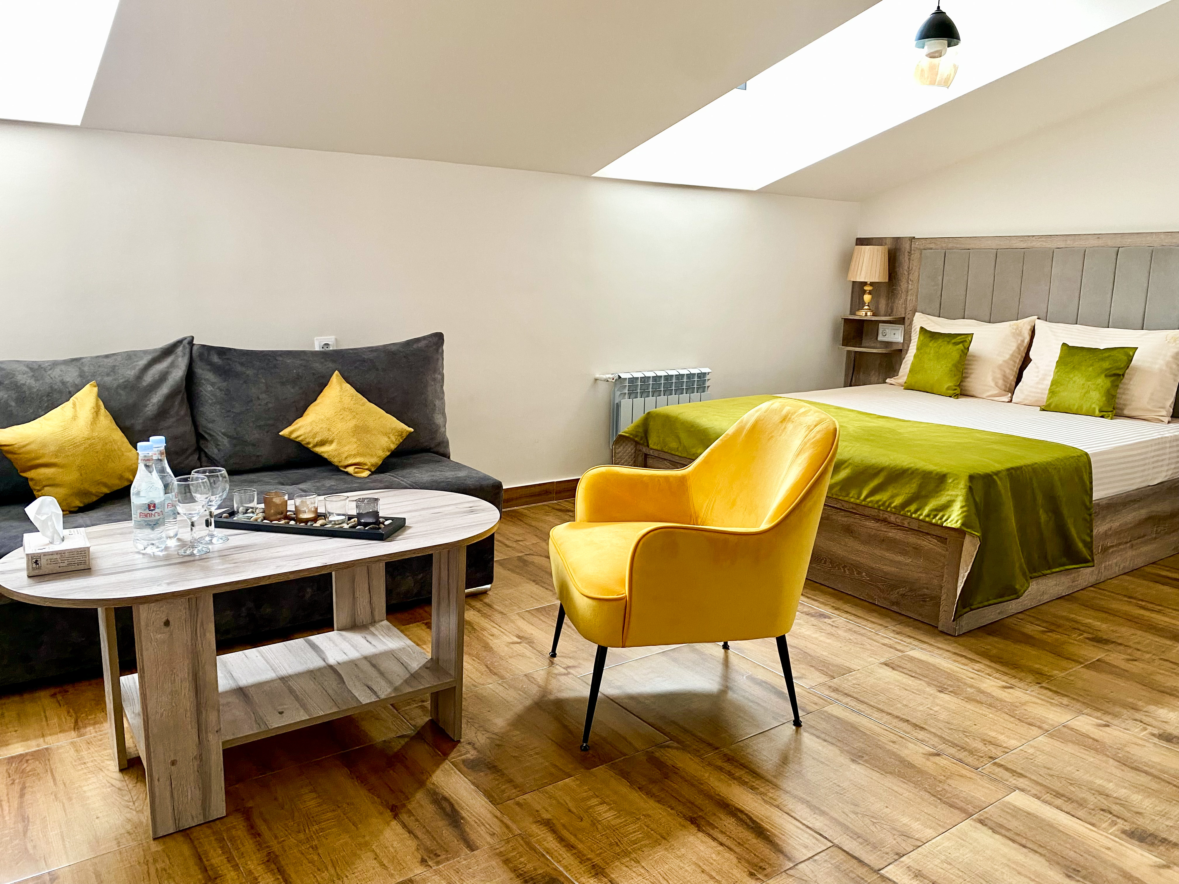 Double Deluxe One Bed