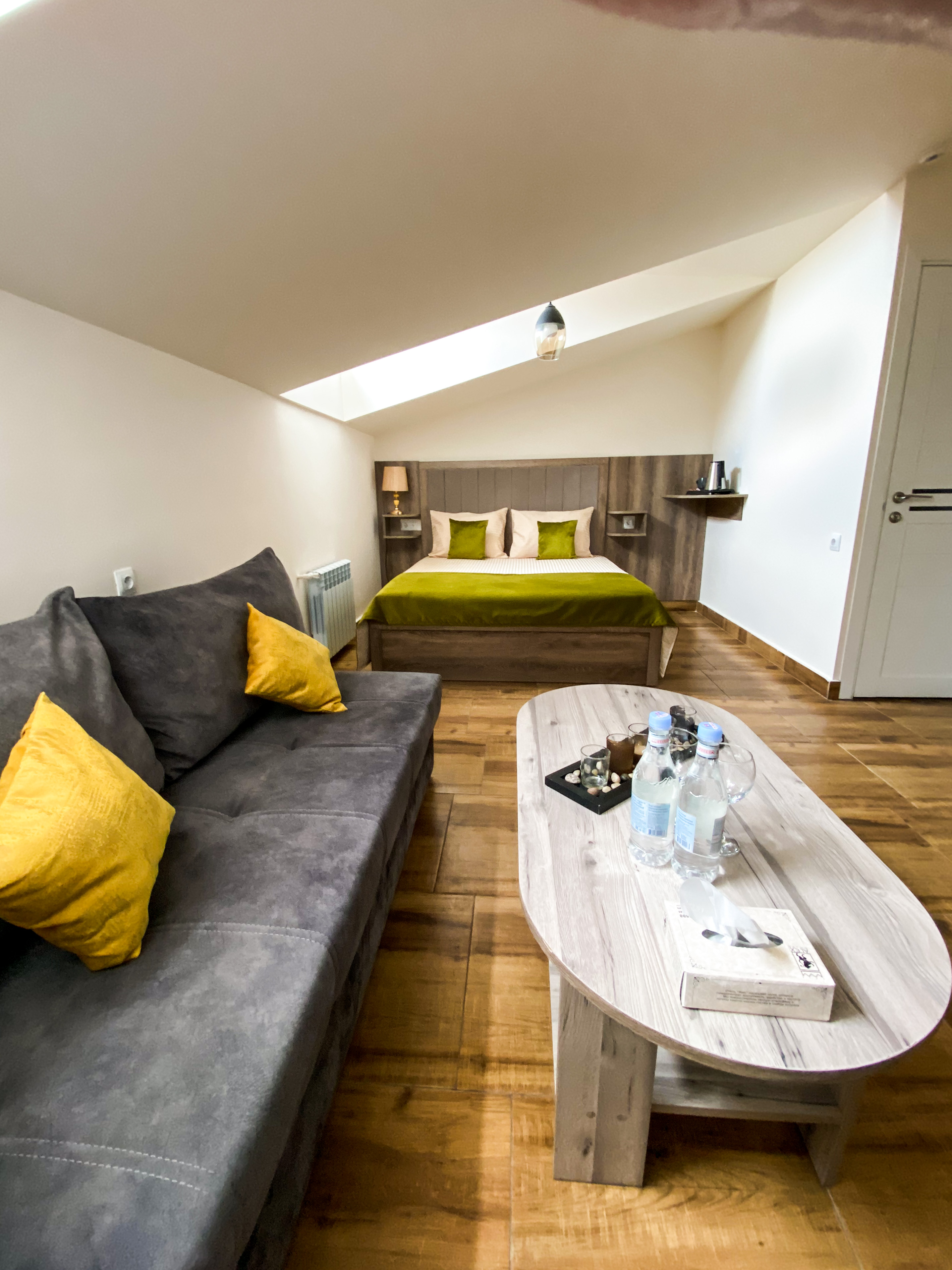 Double Deluxe One Bed