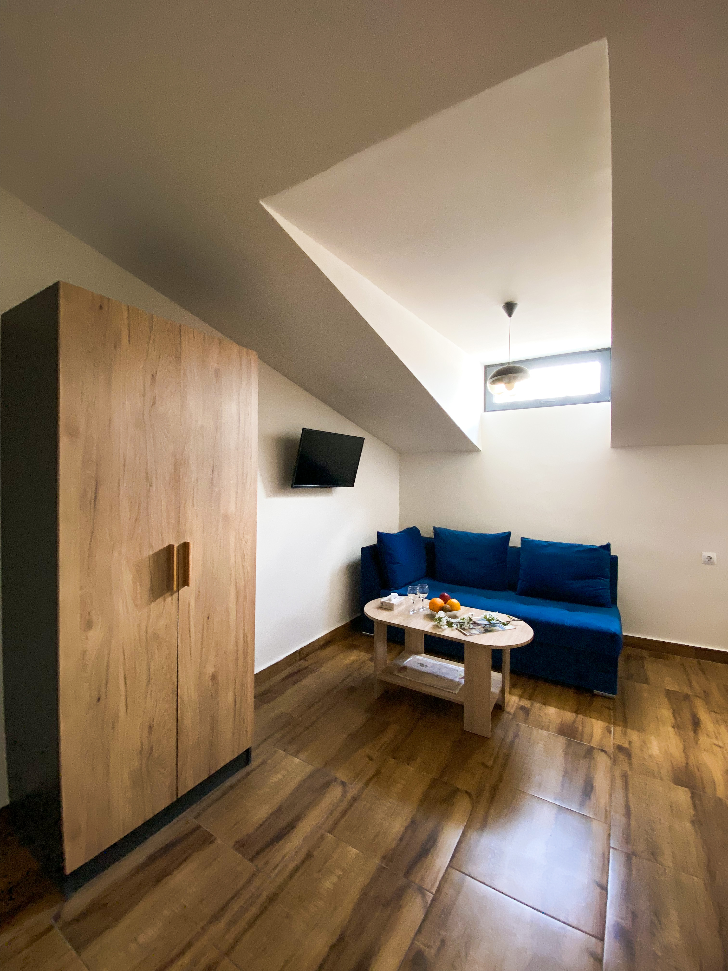 Double Deluxe One Bed