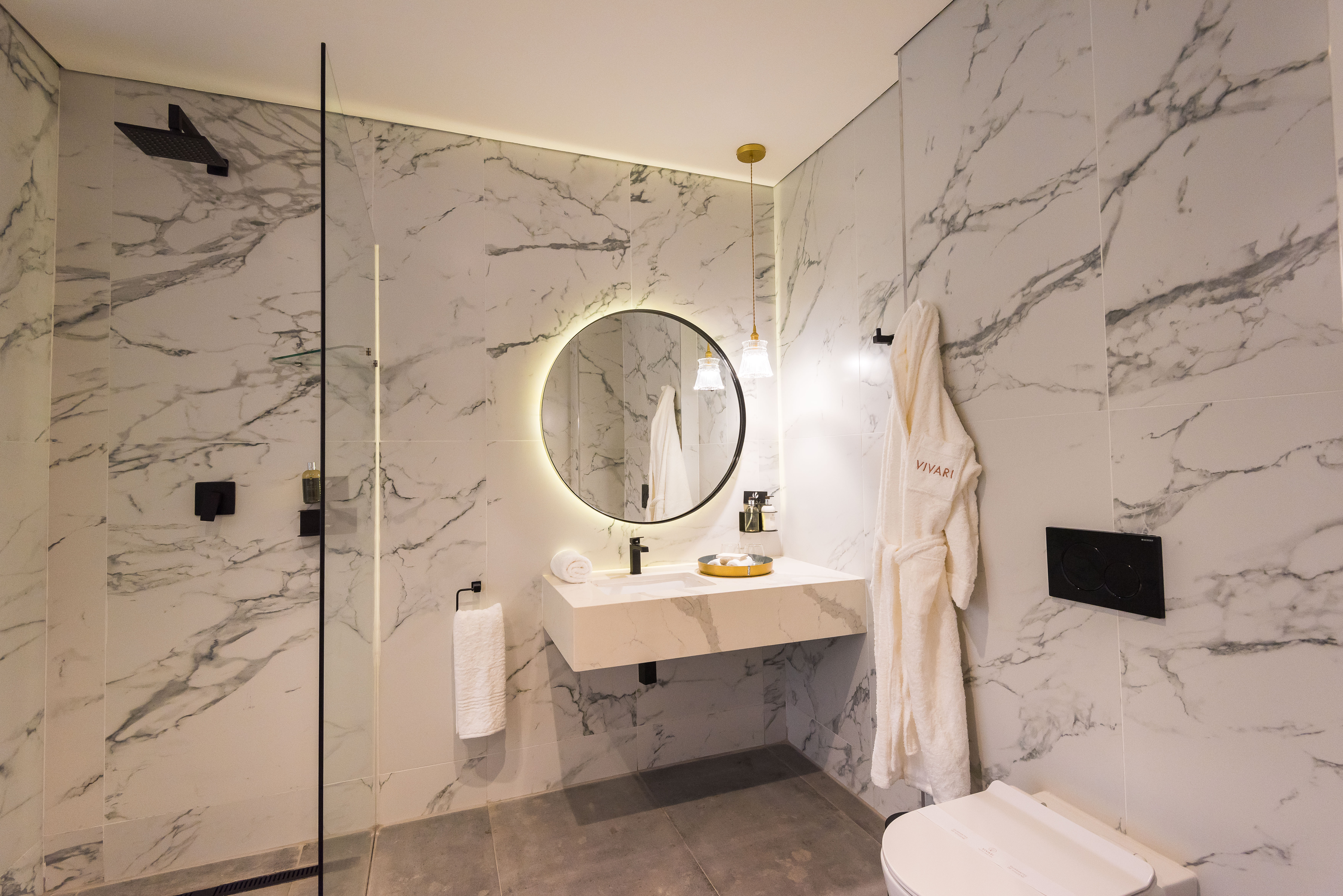 Double Deluxe King Bed