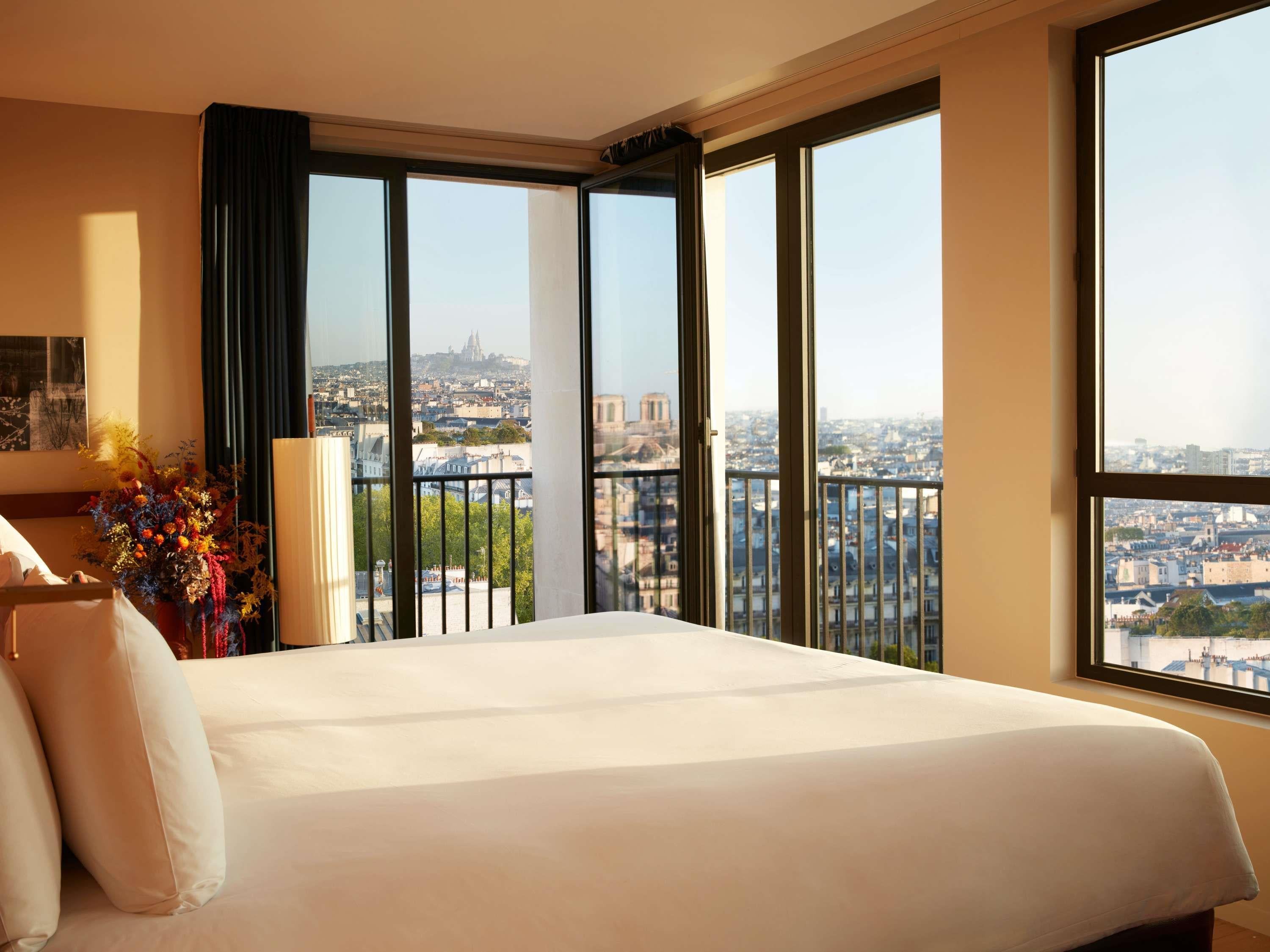 Studio City View King Bed