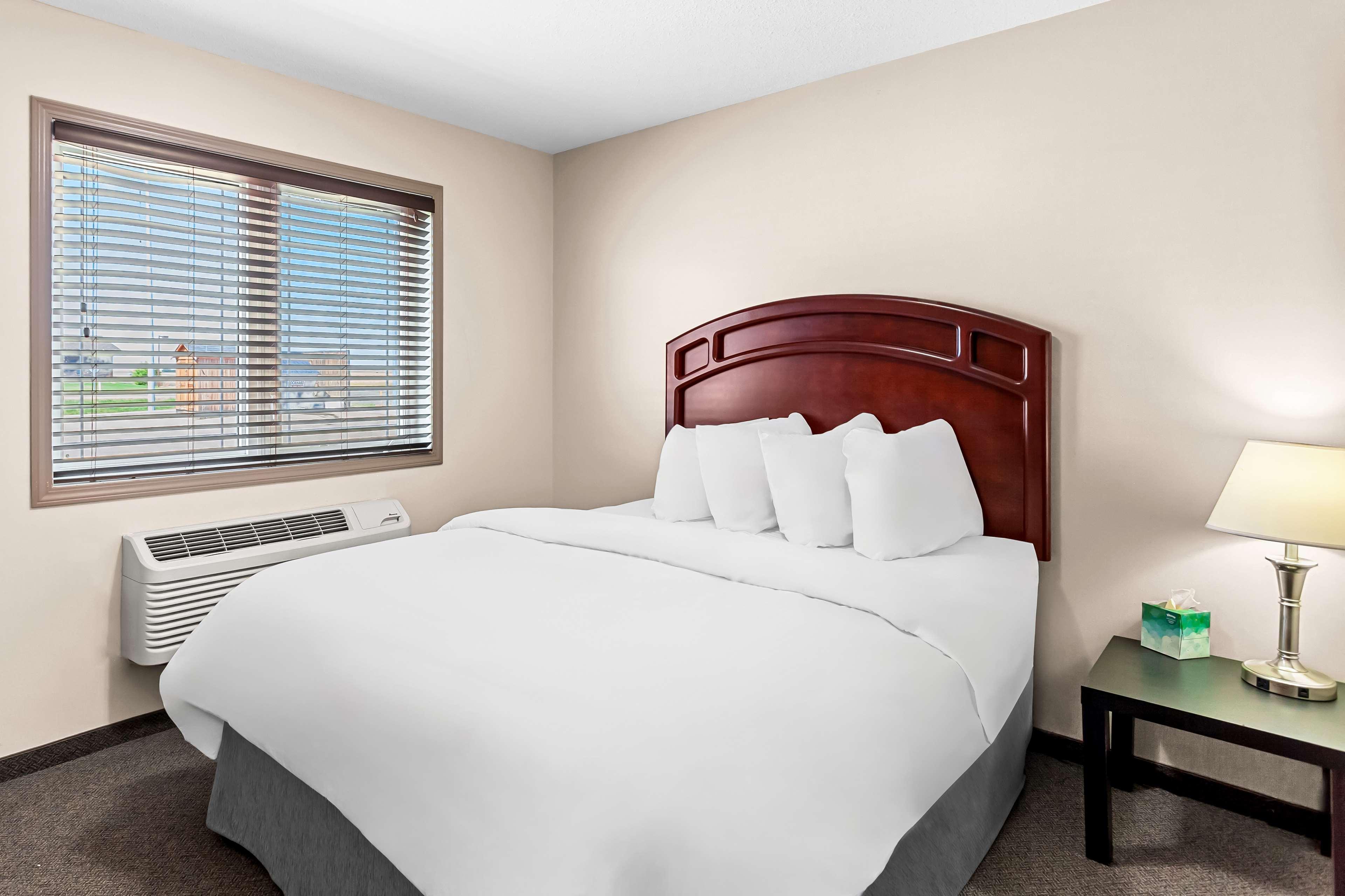 Suite Queen Size Bed