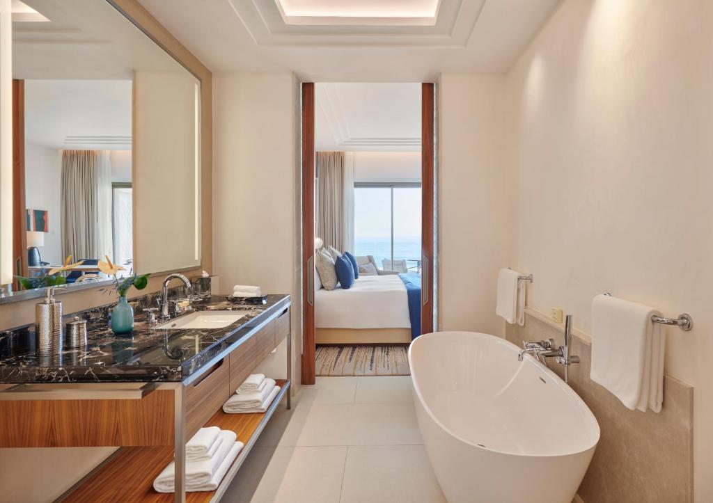 Double Deluxe King Bed