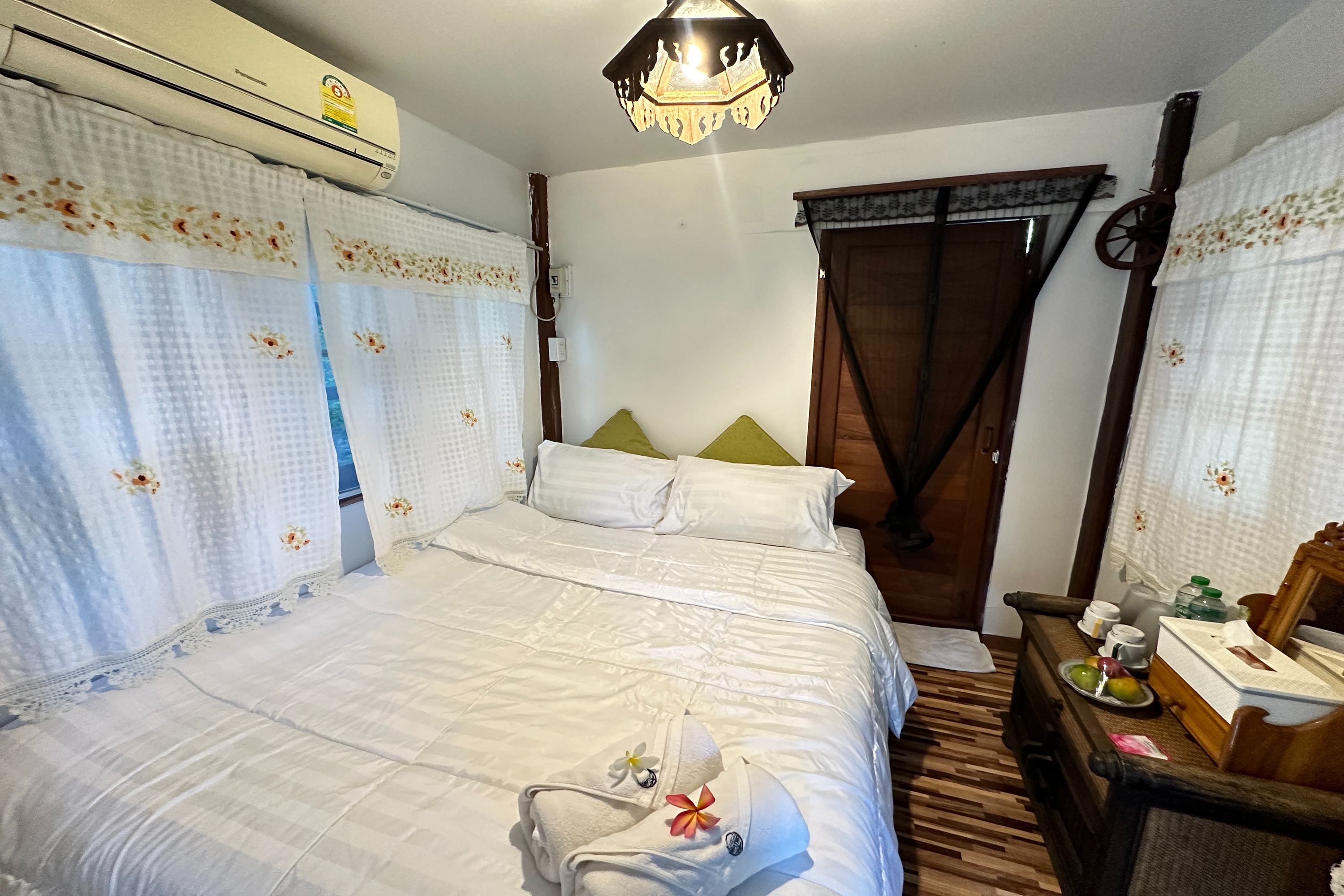 Single with Air Conditioning