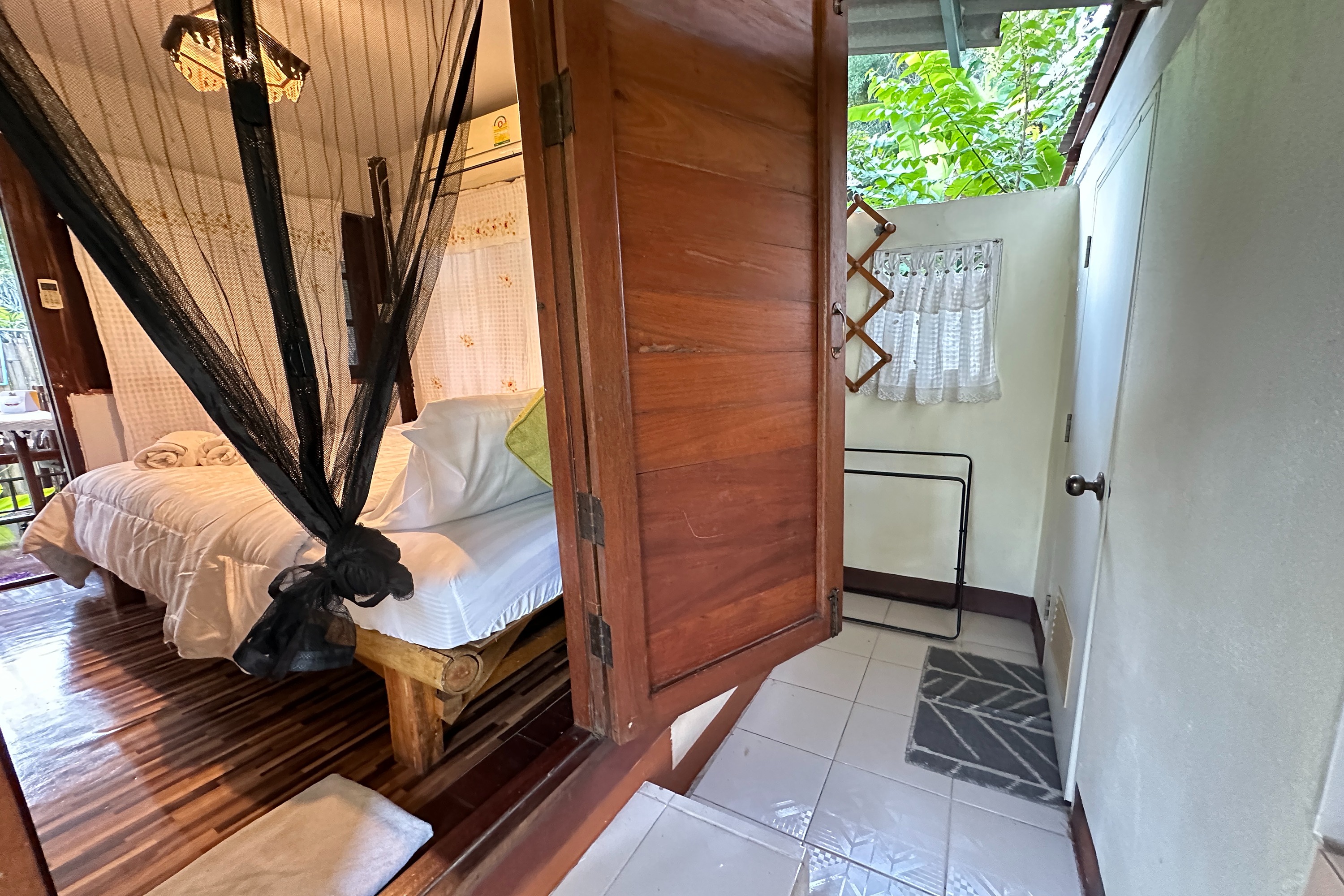 Single with Air Conditioning