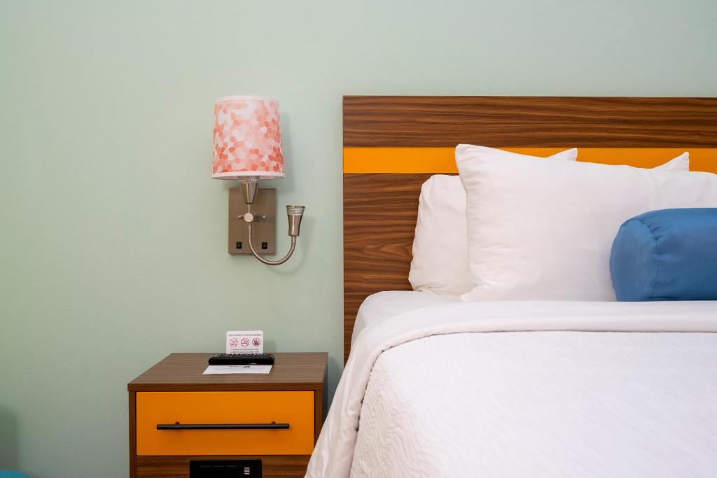 Room King Size Bed