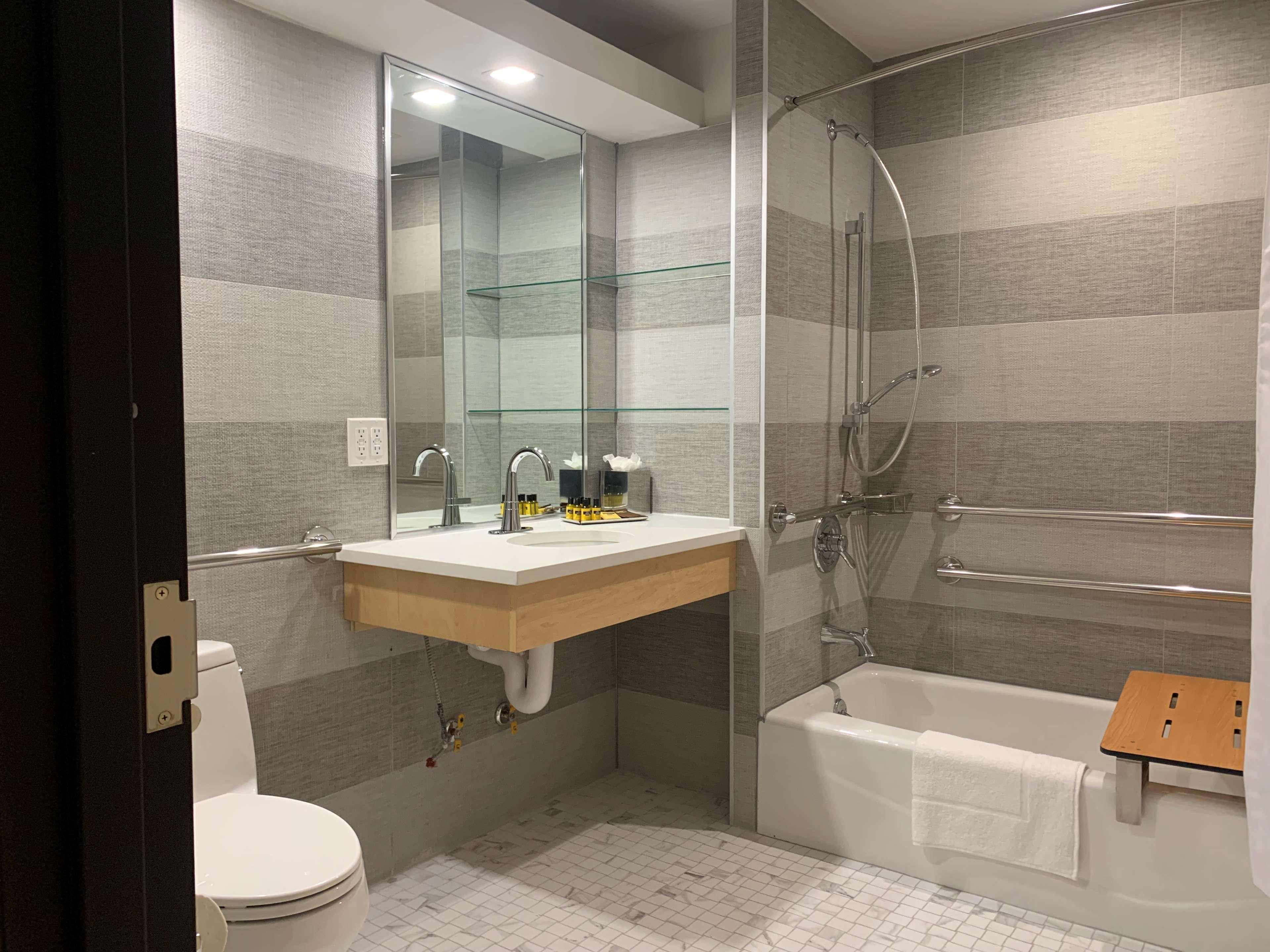 Room Accessible-queen Size Bed