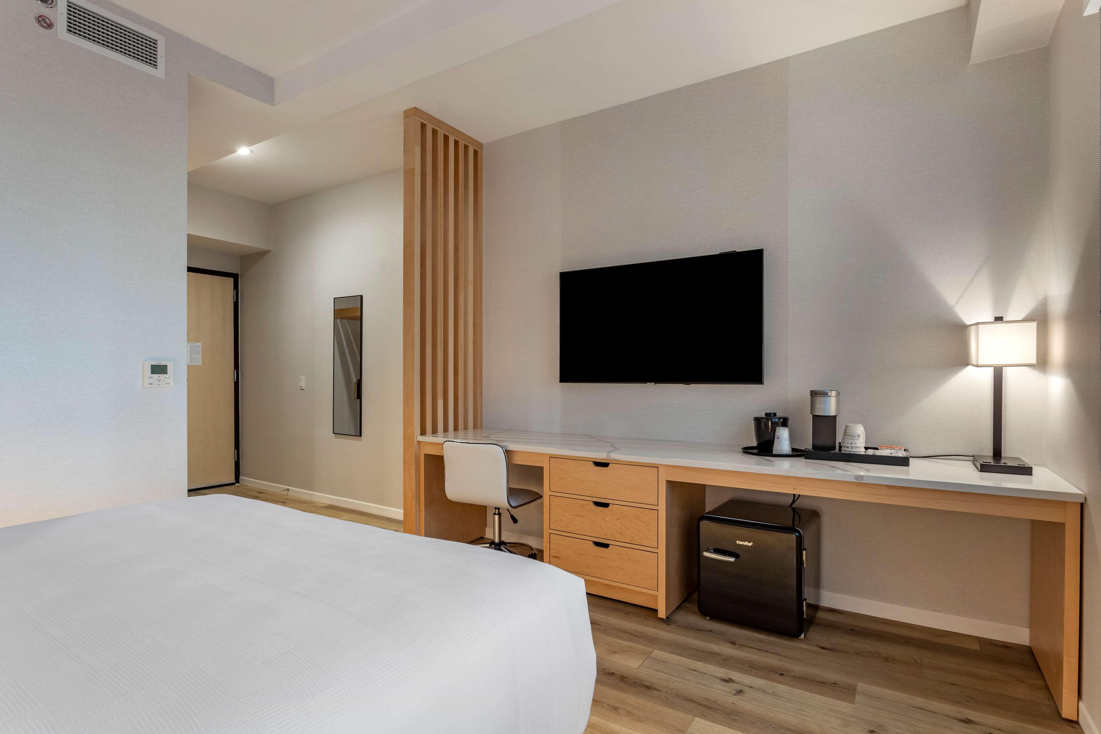 Room Accessible-queen Size Bed