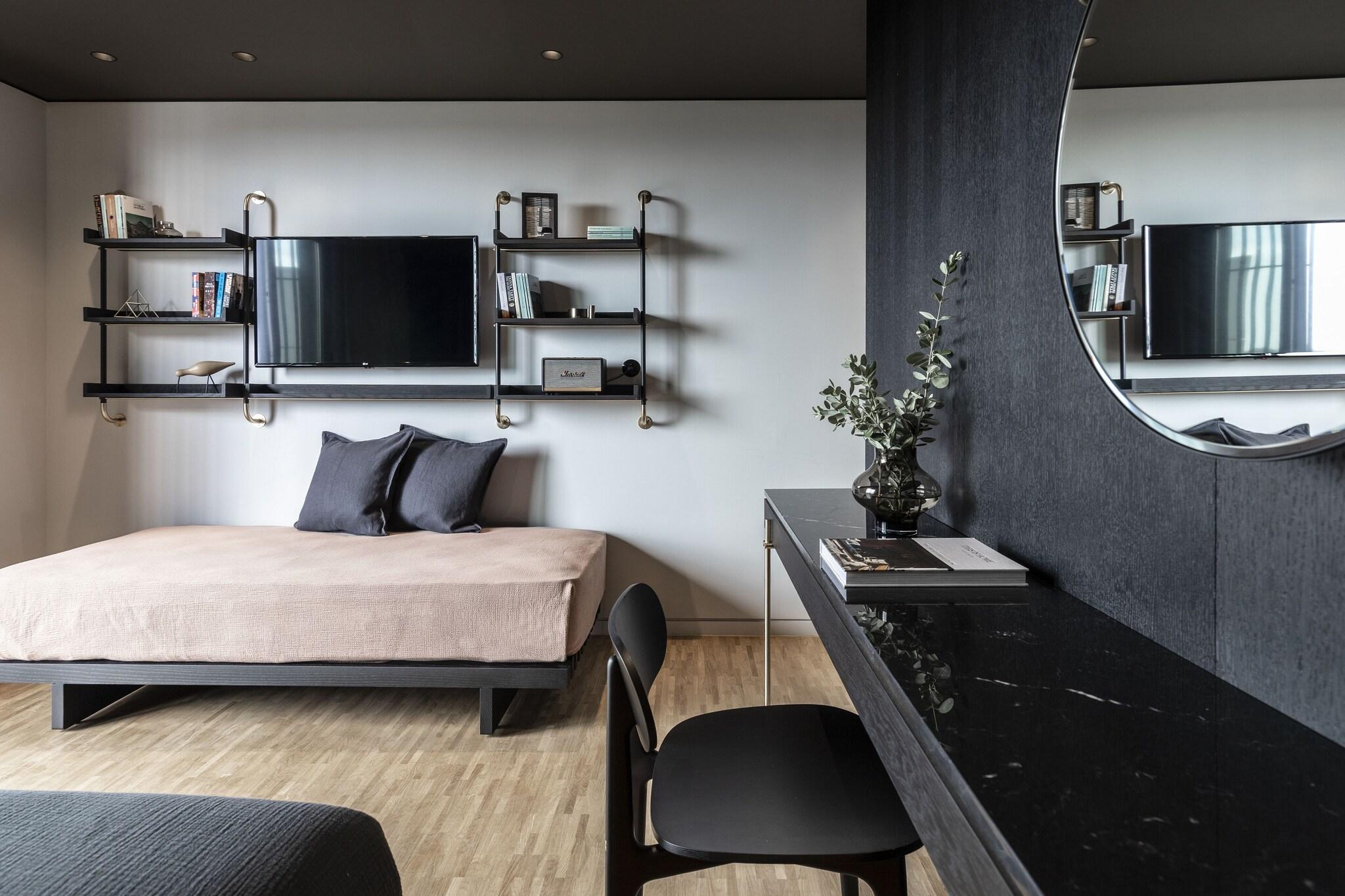 Double Deluxe City View King Bed