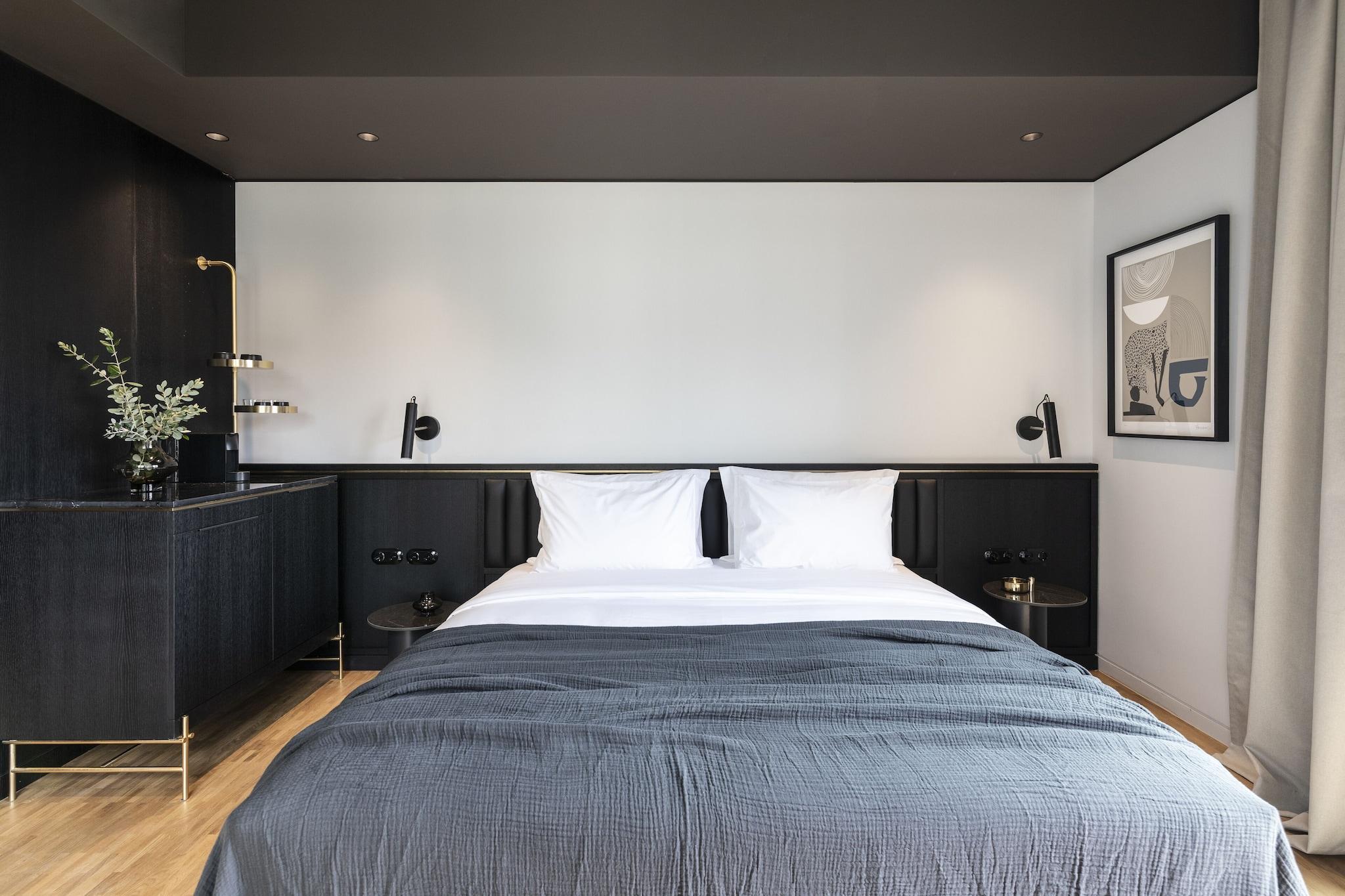 Double Deluxe City View King Bed